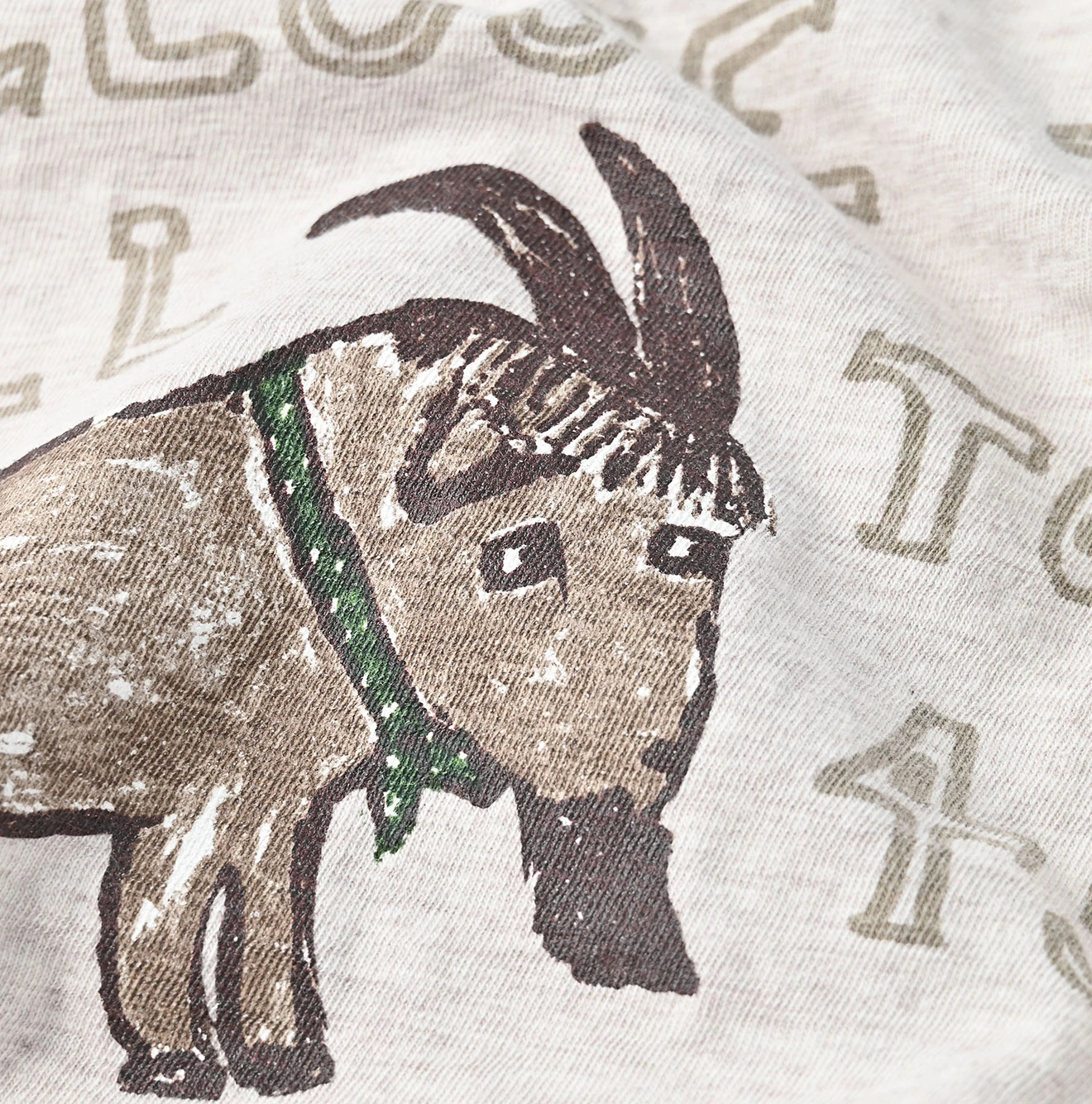 45R(フォーティファイブアール) |ゴートンくんベタッチプリントの908クレリックTシャツ（トップ）