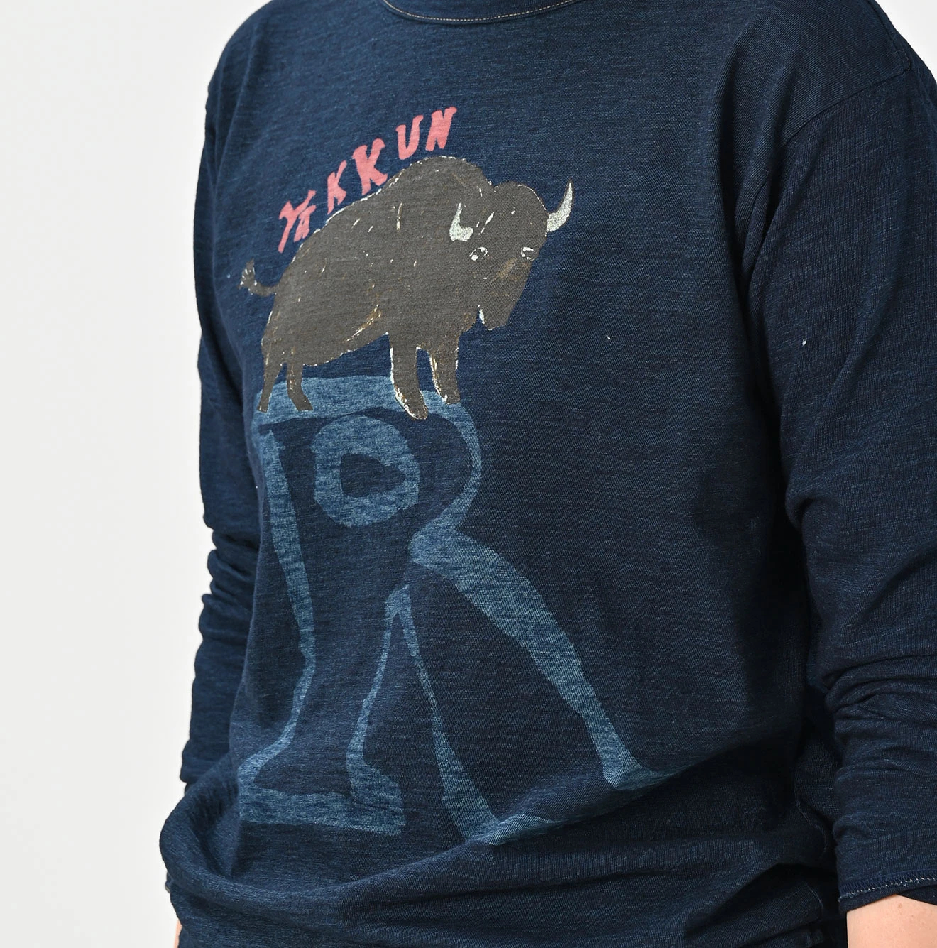 45R(フォーティファイブアール) |ヤックんべタッチプリントの908Tシャツ（インディゴ）