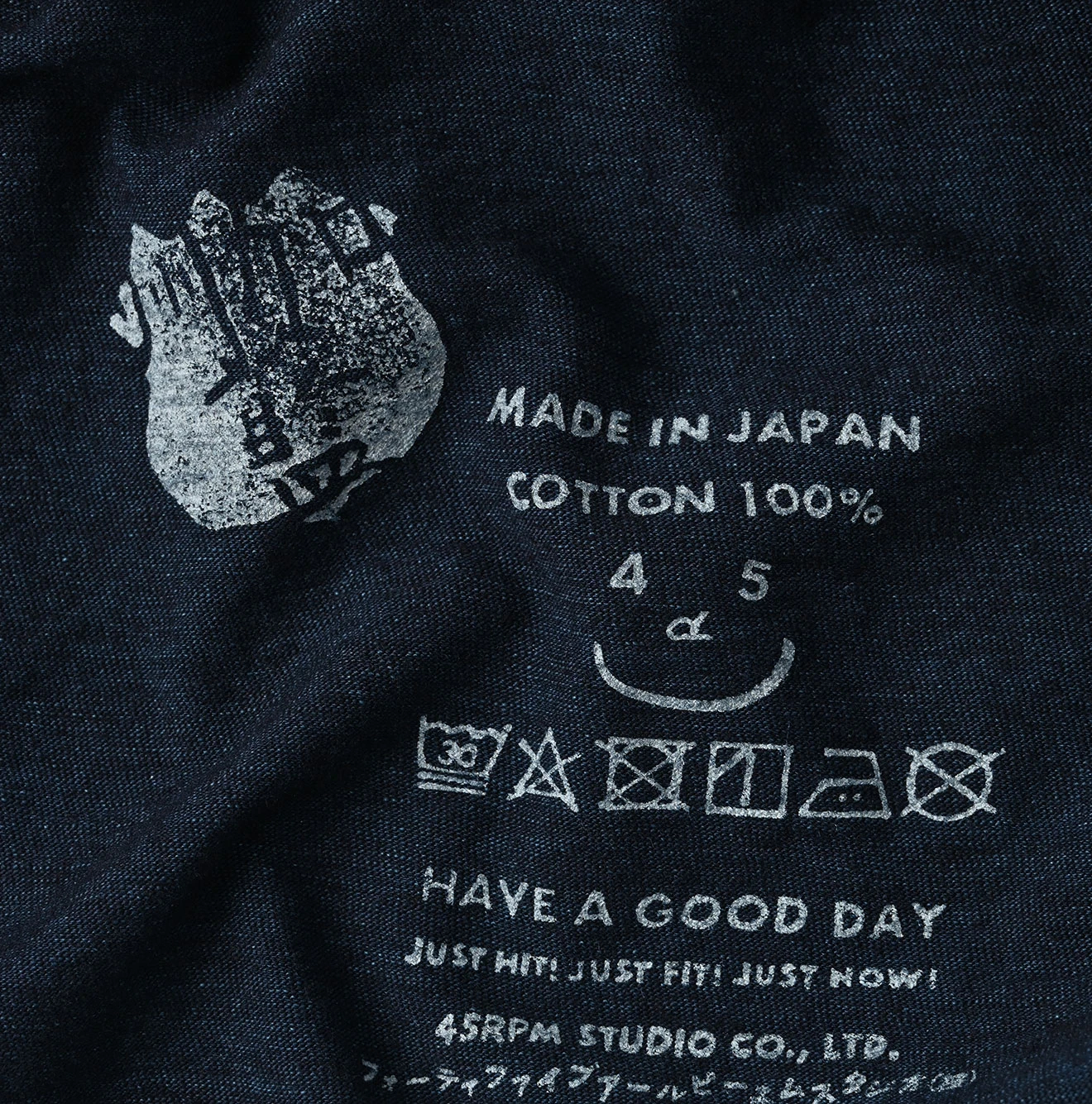 45R(フォーティファイブアール) |ヤックんべタッチプリントの908Tシャツ（インディゴ）