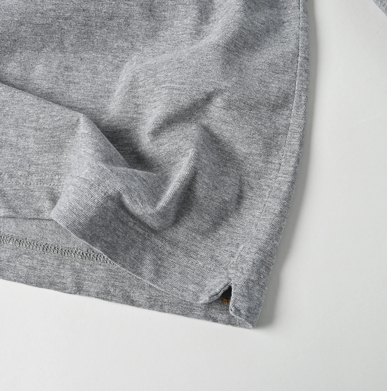 45R（フォーティファイブアール）| ゴートンくん刺繍の908Tシャツ