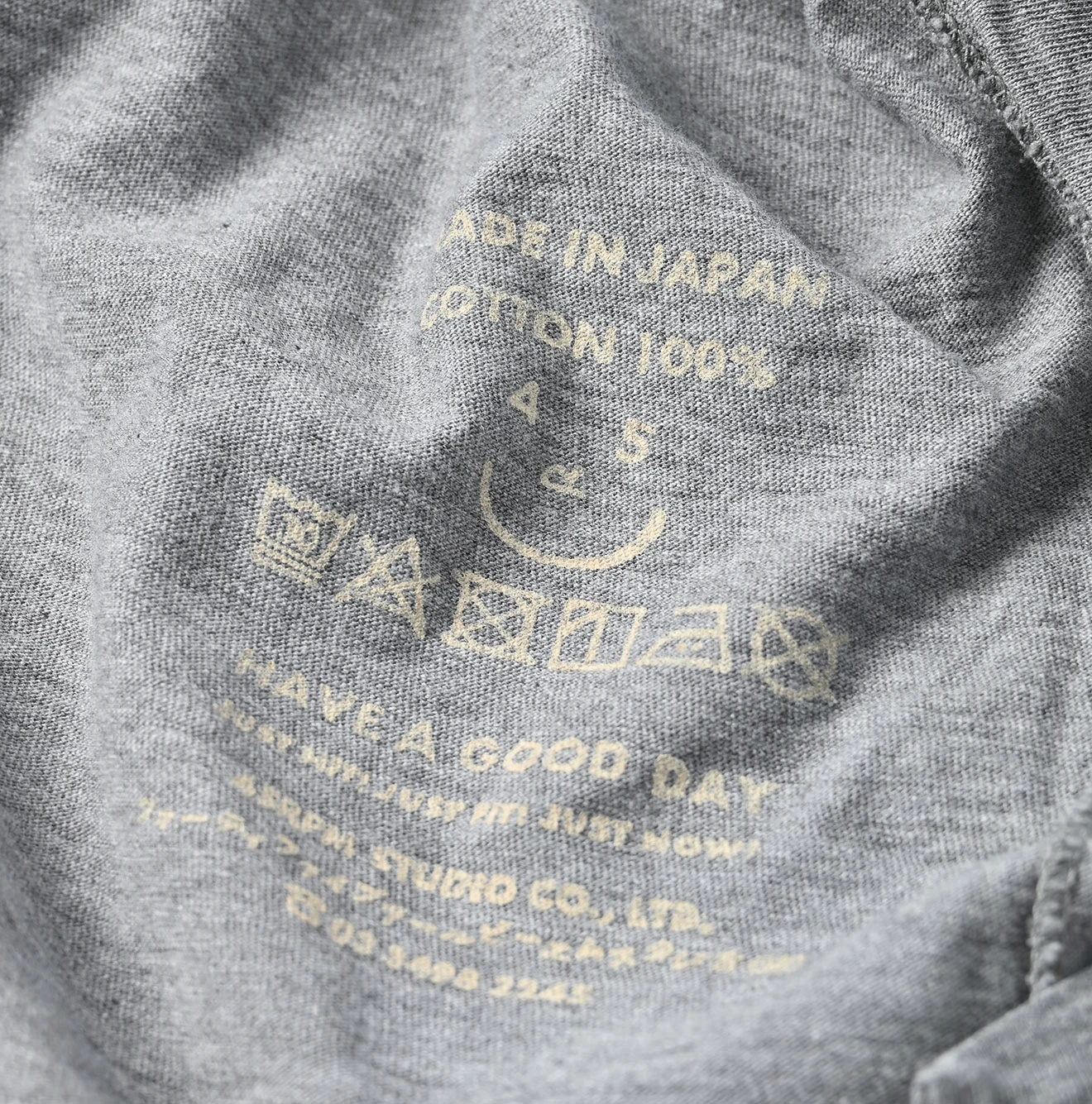 45R（フォーティファイブアール）| ゴートンくん刺繍の908Tシャツ