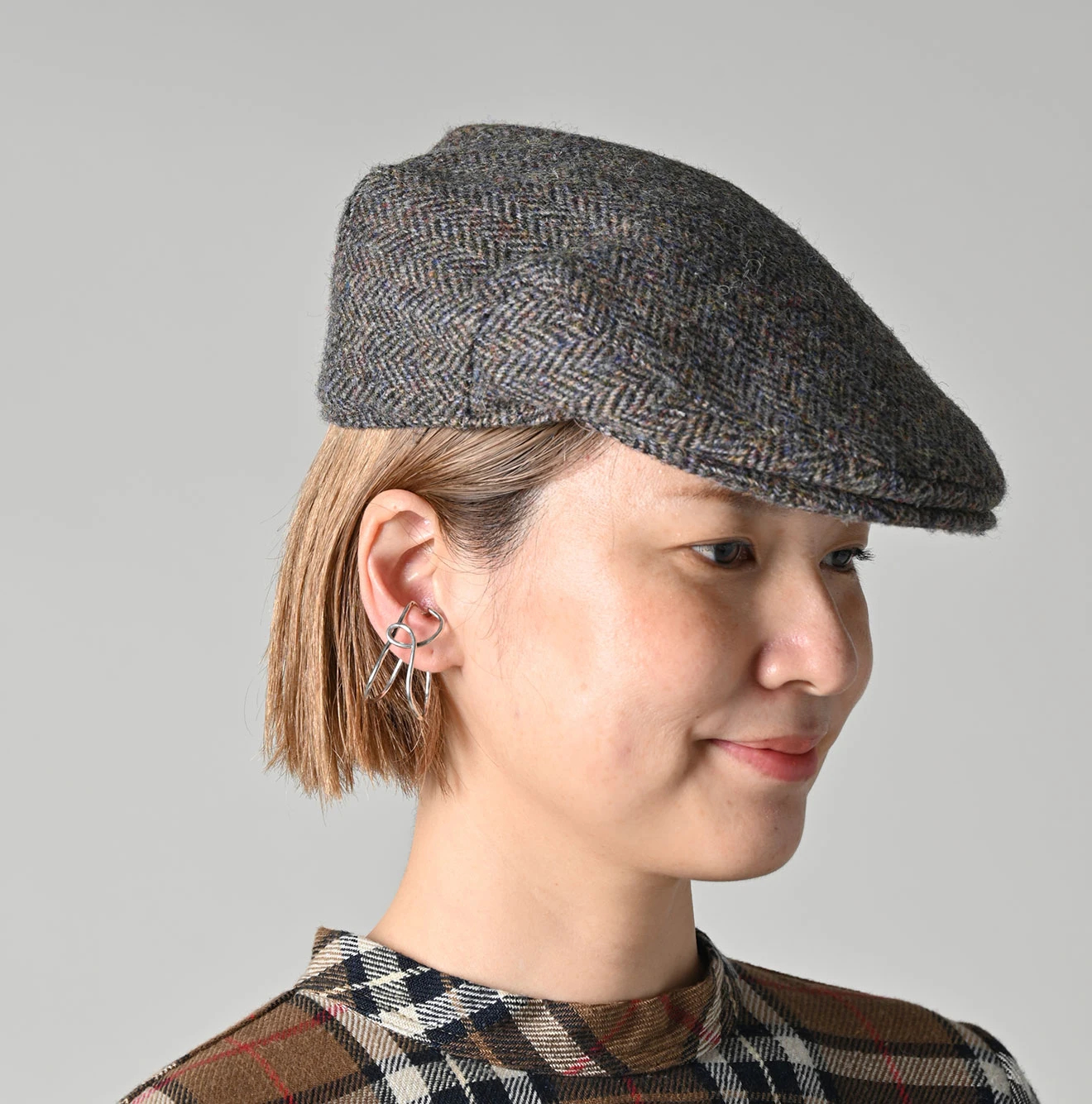 45R(フォーティファイブアール) |ネオンシルバーのRイヤーカフ