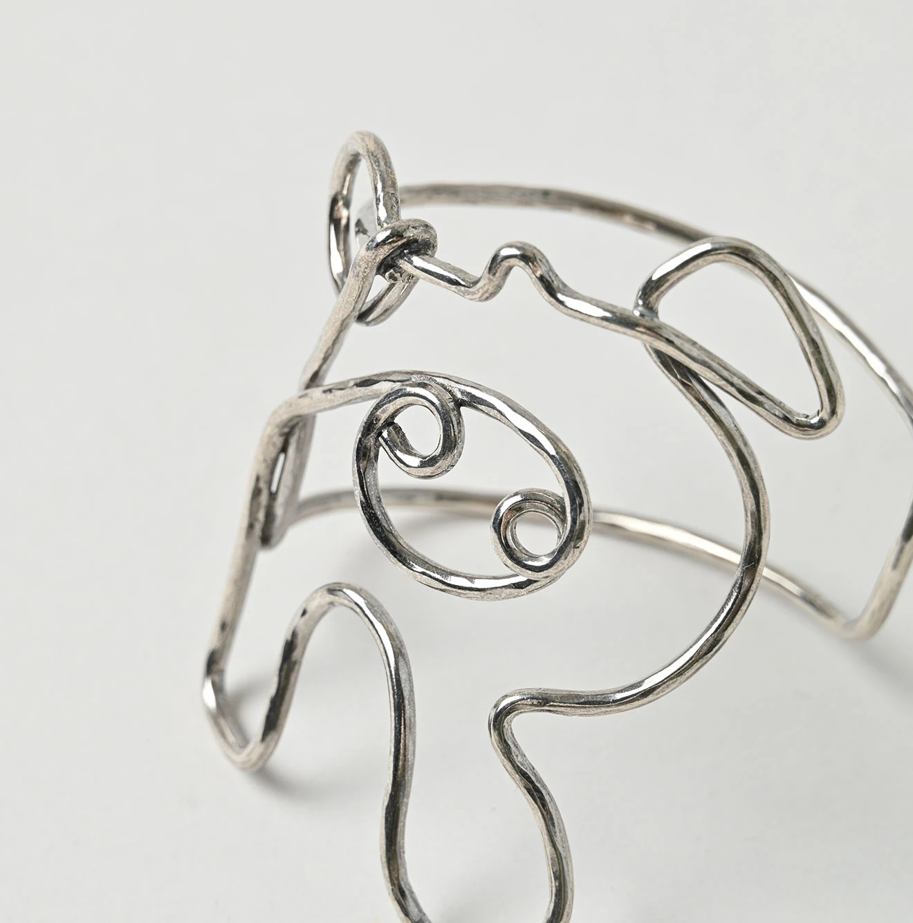 45R(フォーティファイブアール) |ネオンシルバーのRピギーバングル