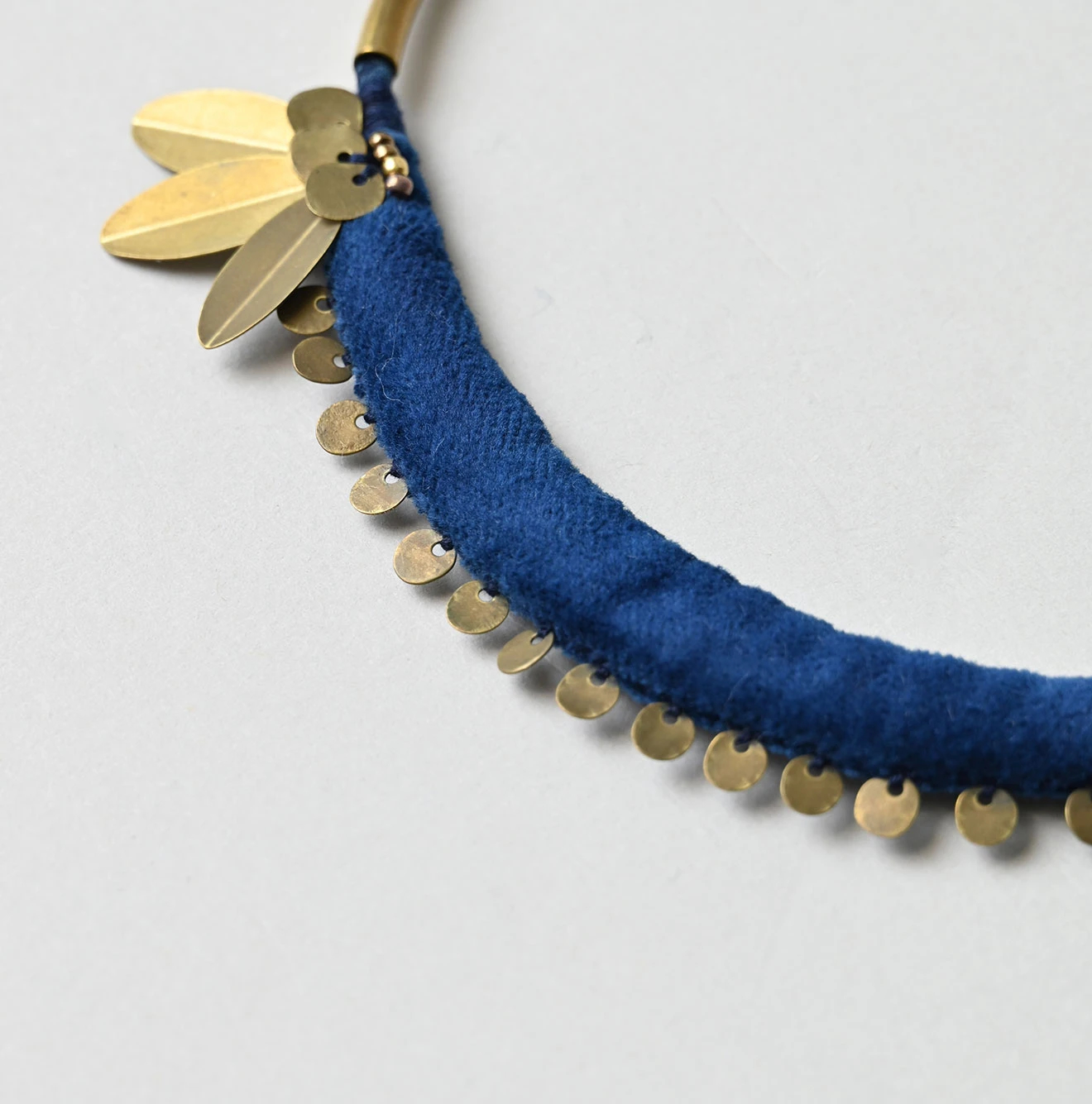 45R(フォーティファイブアール) |別珍のチョーカー（藍）