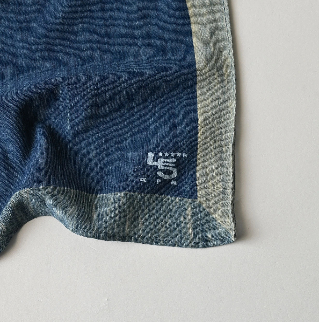 45R(フォーティファイブアール) |天竺のHAPPYらくがきバンダナ（インディゴ）