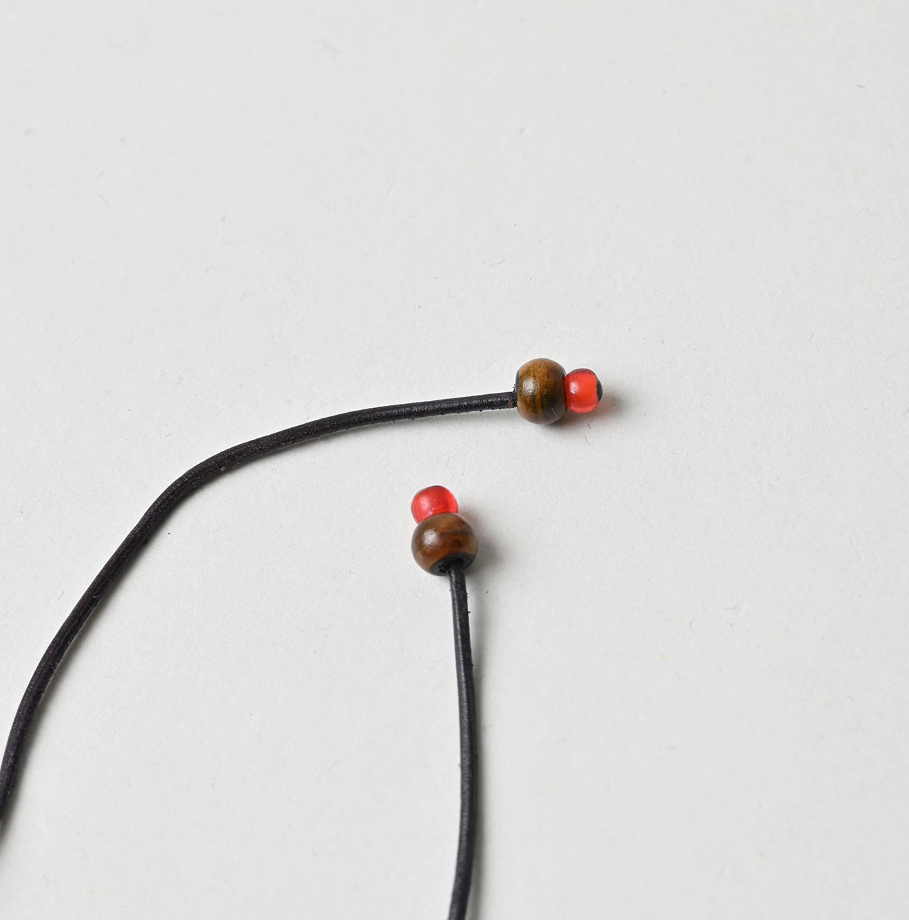 45R(フォーティファイブアール) |トンボ玉×レザーのチョーカー