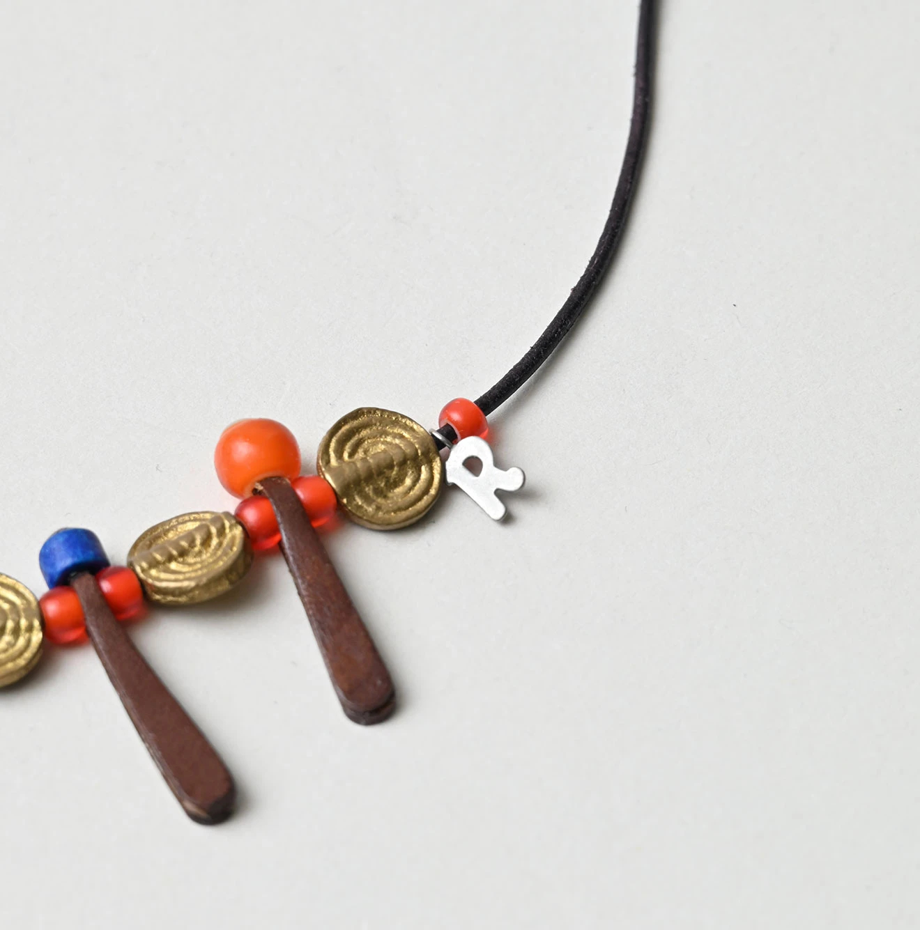 45R(フォーティファイブアール) |トンボ玉×レザーのチョーカー