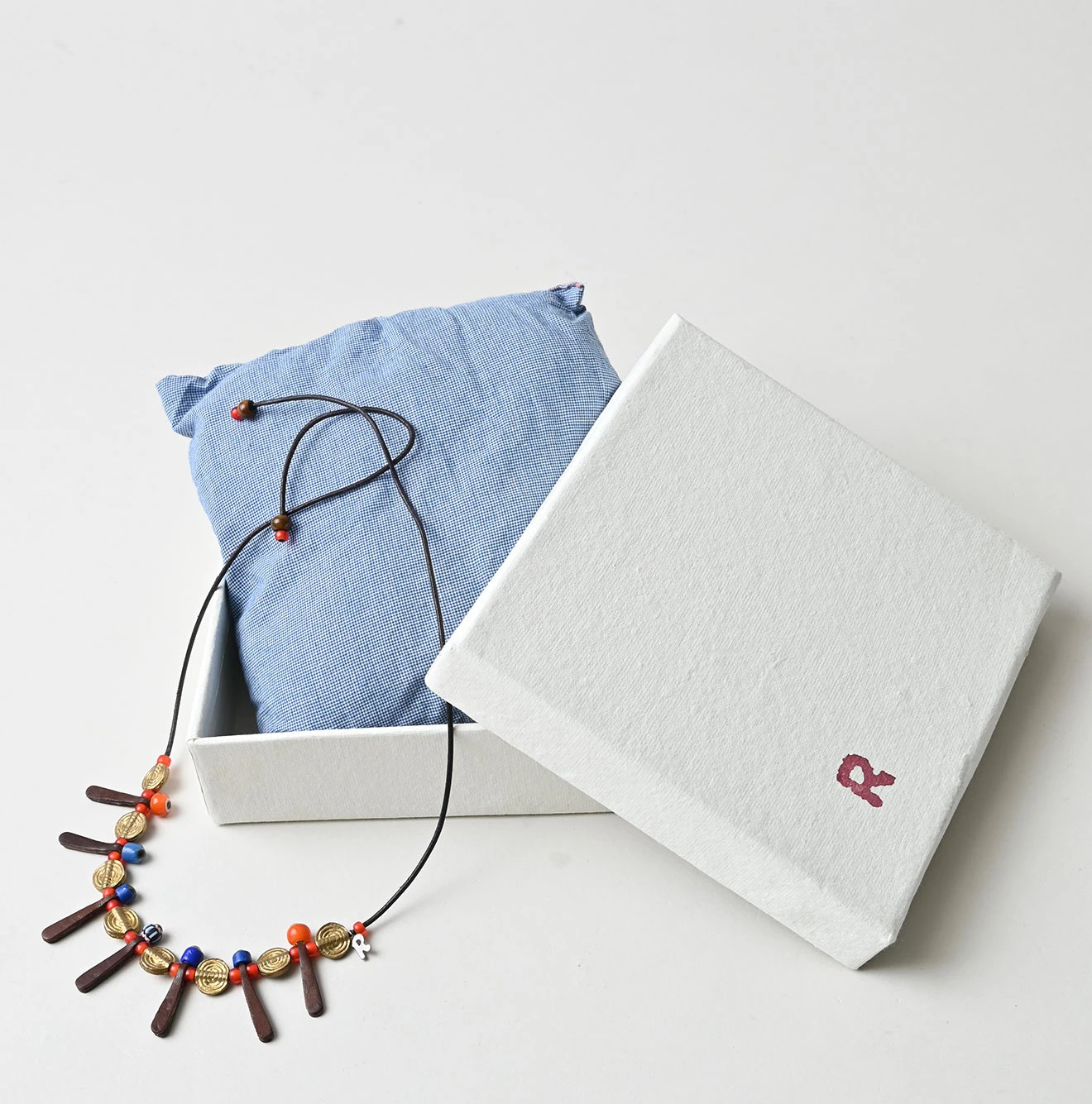 45R(フォーティファイブアール) |トンボ玉×レザーのチョーカー