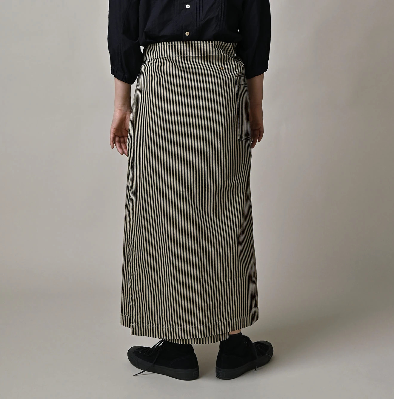 45R(フォーティファイブアール)| いろいろヒッコリーのラップスカート(濃) Skirt | 公式サイト・オンラインストア