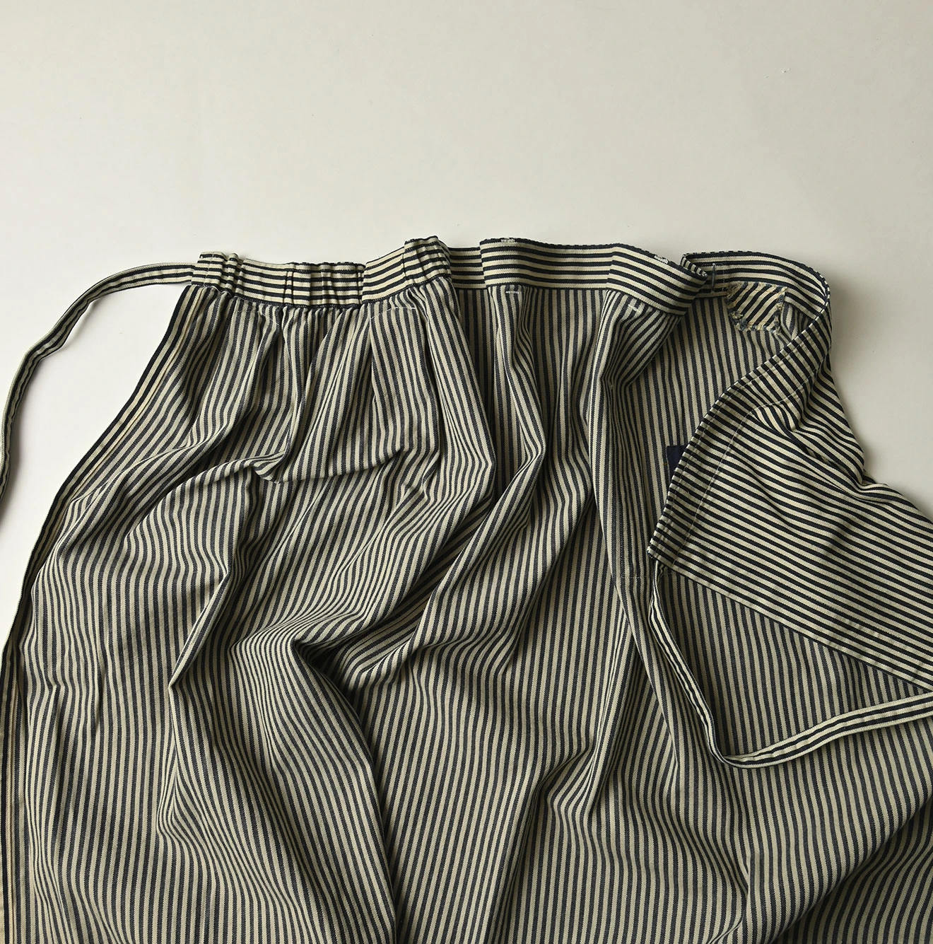 45R(フォーティファイブアール)| いろいろヒッコリーのラップスカート(濃) Skirt | 公式サイト・オンラインストア