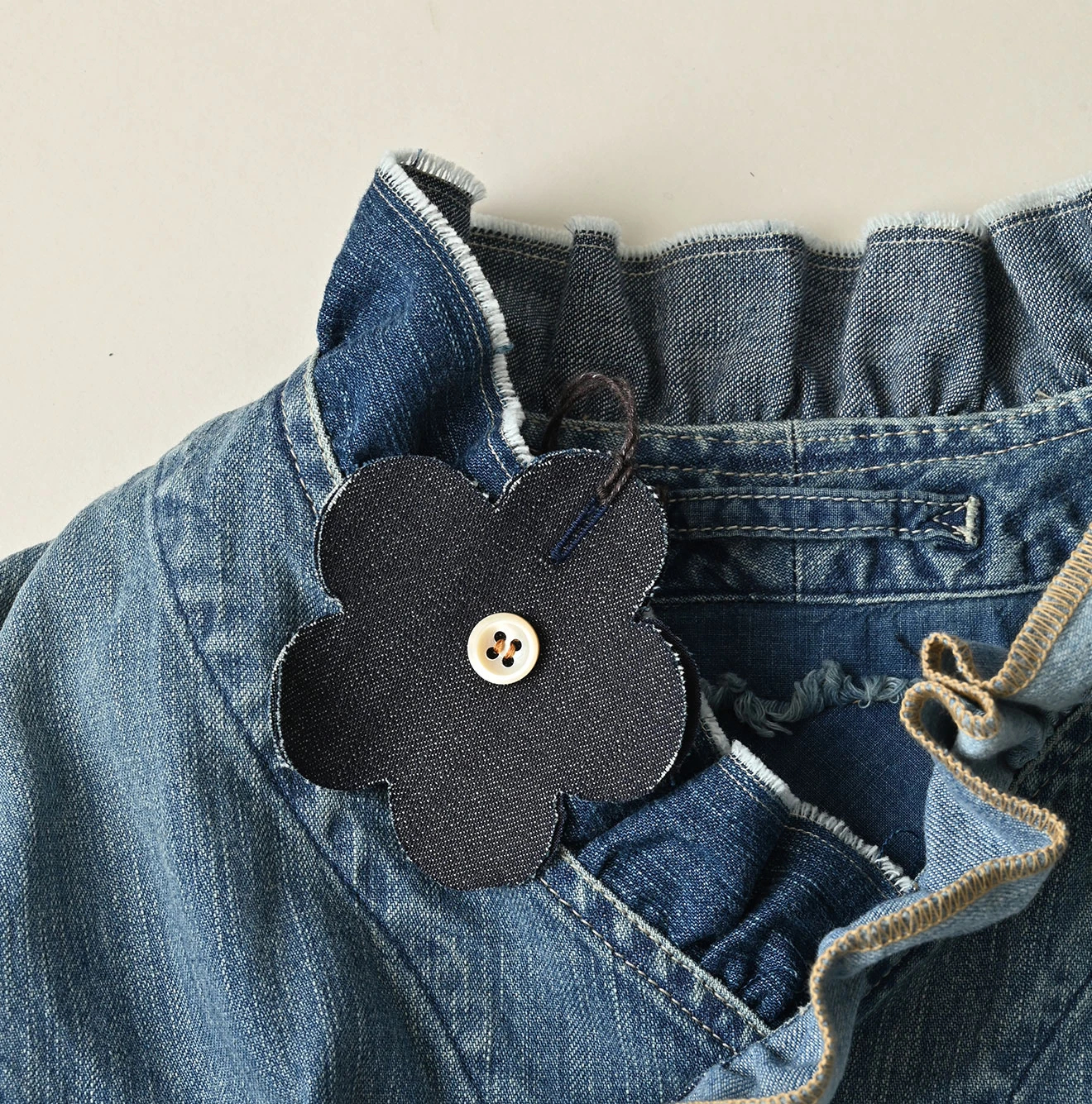 45R(フォーティファイブアール) |麦比古デニムのフリルワークベスト（重）