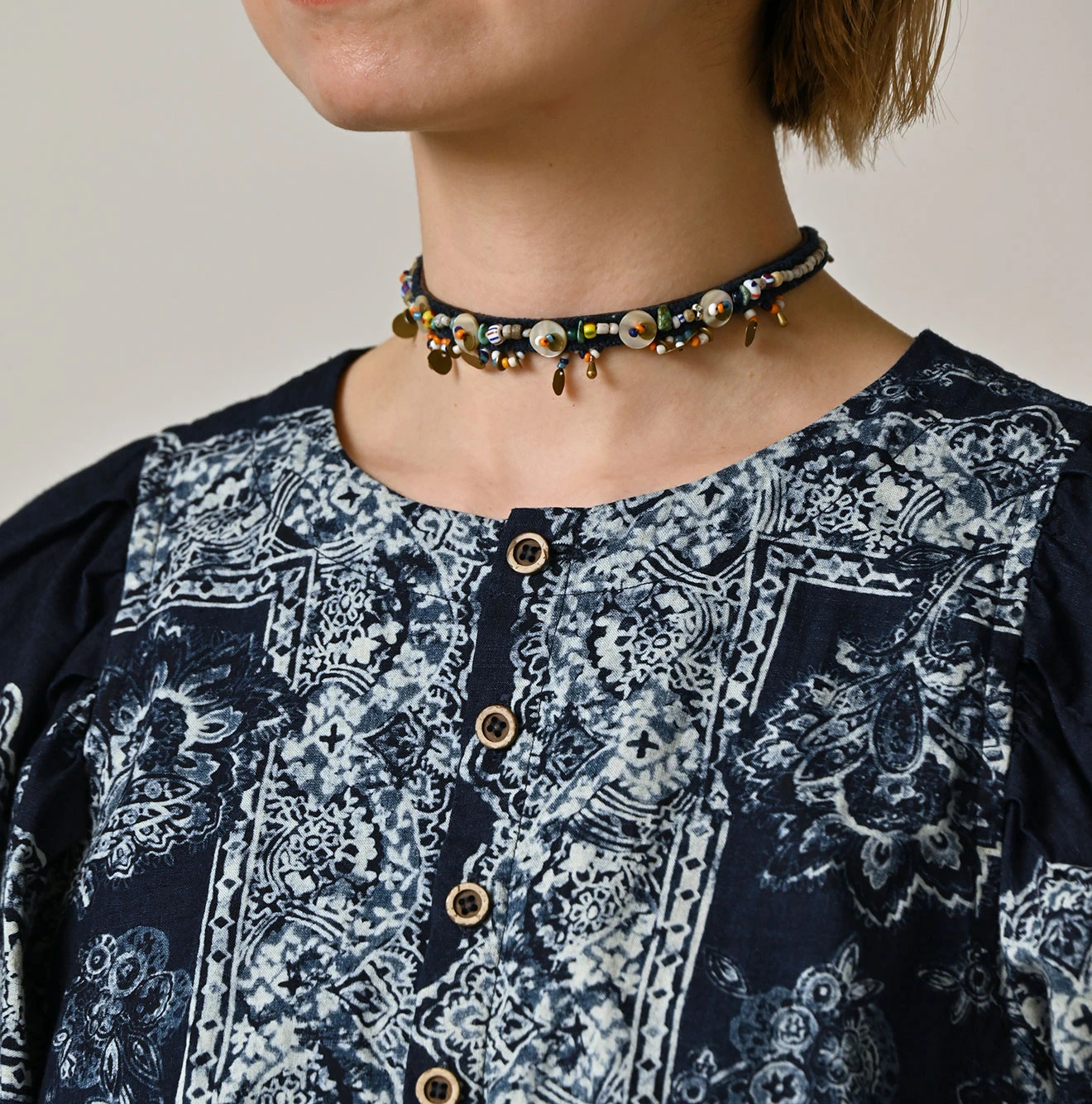 45R(フォーティファイブアール) |インドカディバンダナペイズリープリントのパフブラウス（インディゴ）