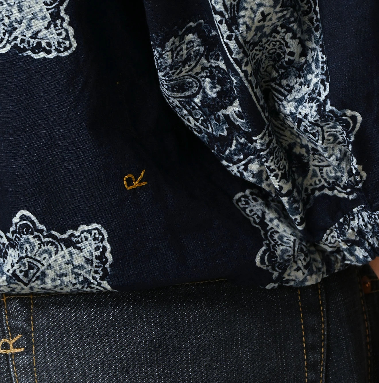 45R(フォーティファイブアール) |インドカディバンダナペイズリープリントのパフブラウス（インディゴ）