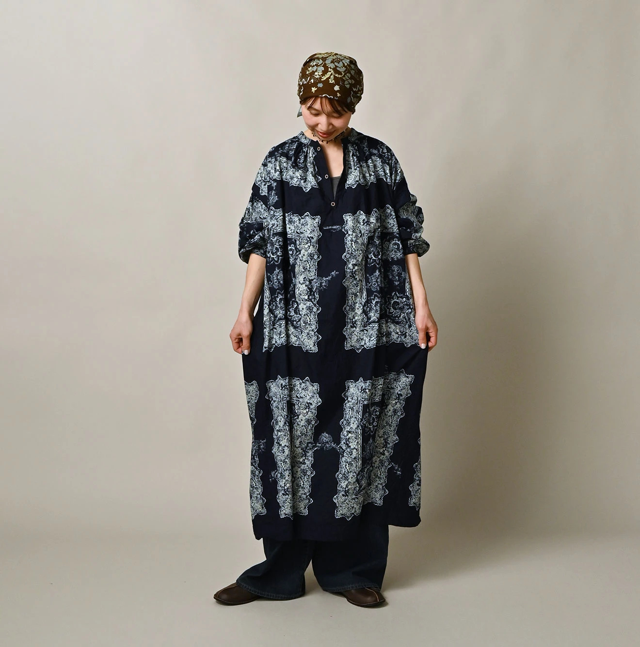 45R(フォーティファイブアール) |インドカディバンダナペイズリープリントのスモックドレス（インディゴ）