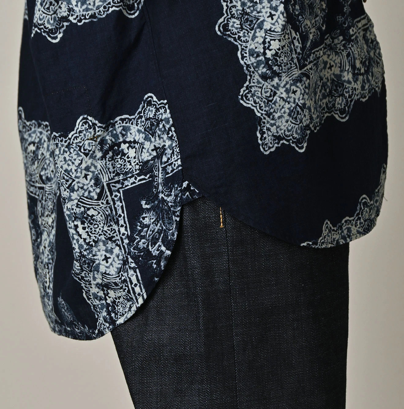 45R(フォーティファイブアール) |インドカディペイズリー更紗プリントの908ローファーシャツ（インディゴ）