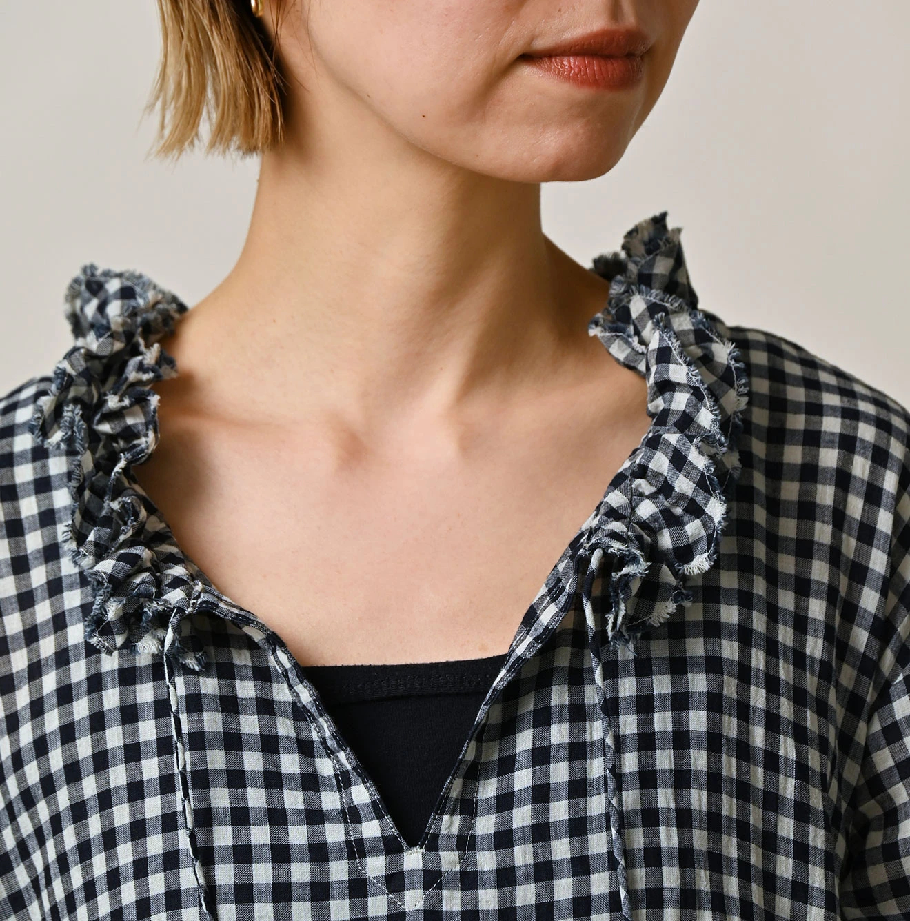 45R(フォーティファイブアール) |ガーゼギンガムのフリルカラードレス（インディゴ）