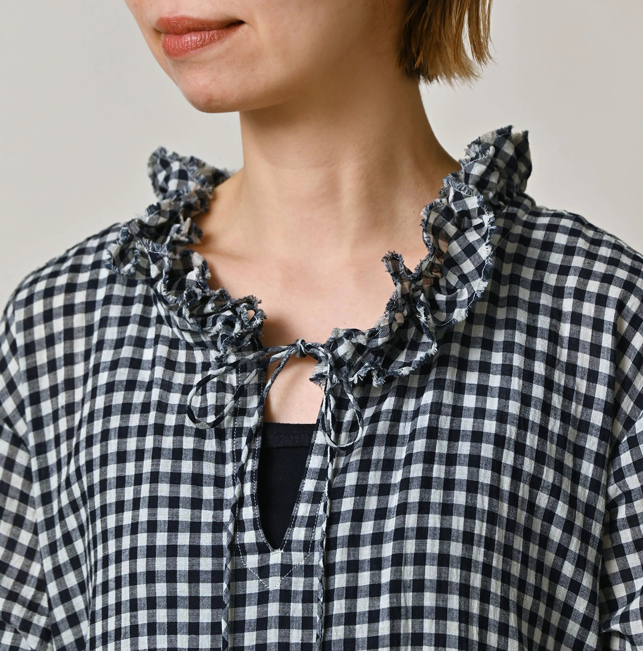 45R(フォーティファイブアール) |ガーゼギンガムのフリルカラードレス（インディゴ）