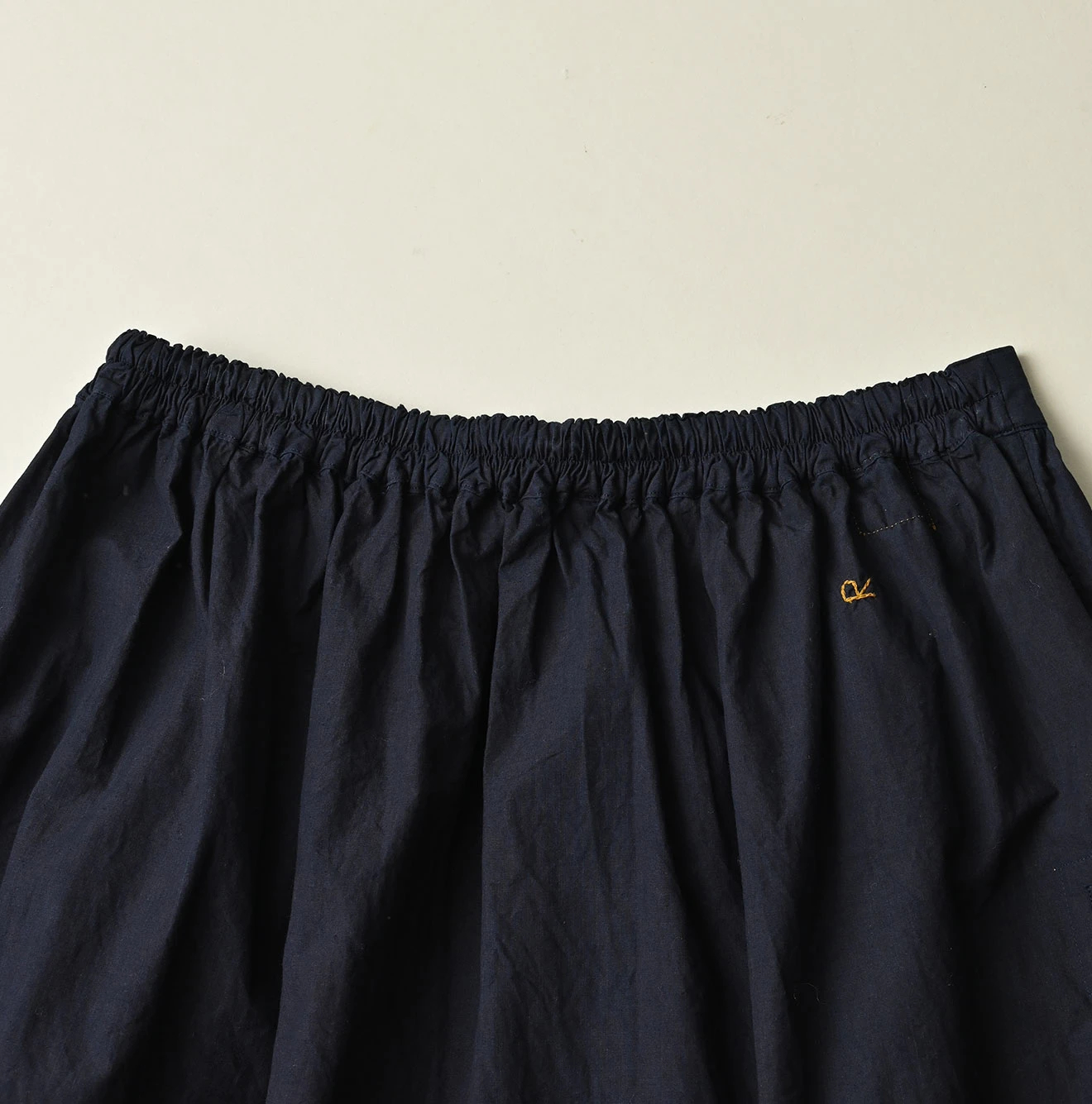 45R(フォーティファイブアール) |バチストのイージーエプロンスカート（インディゴ）