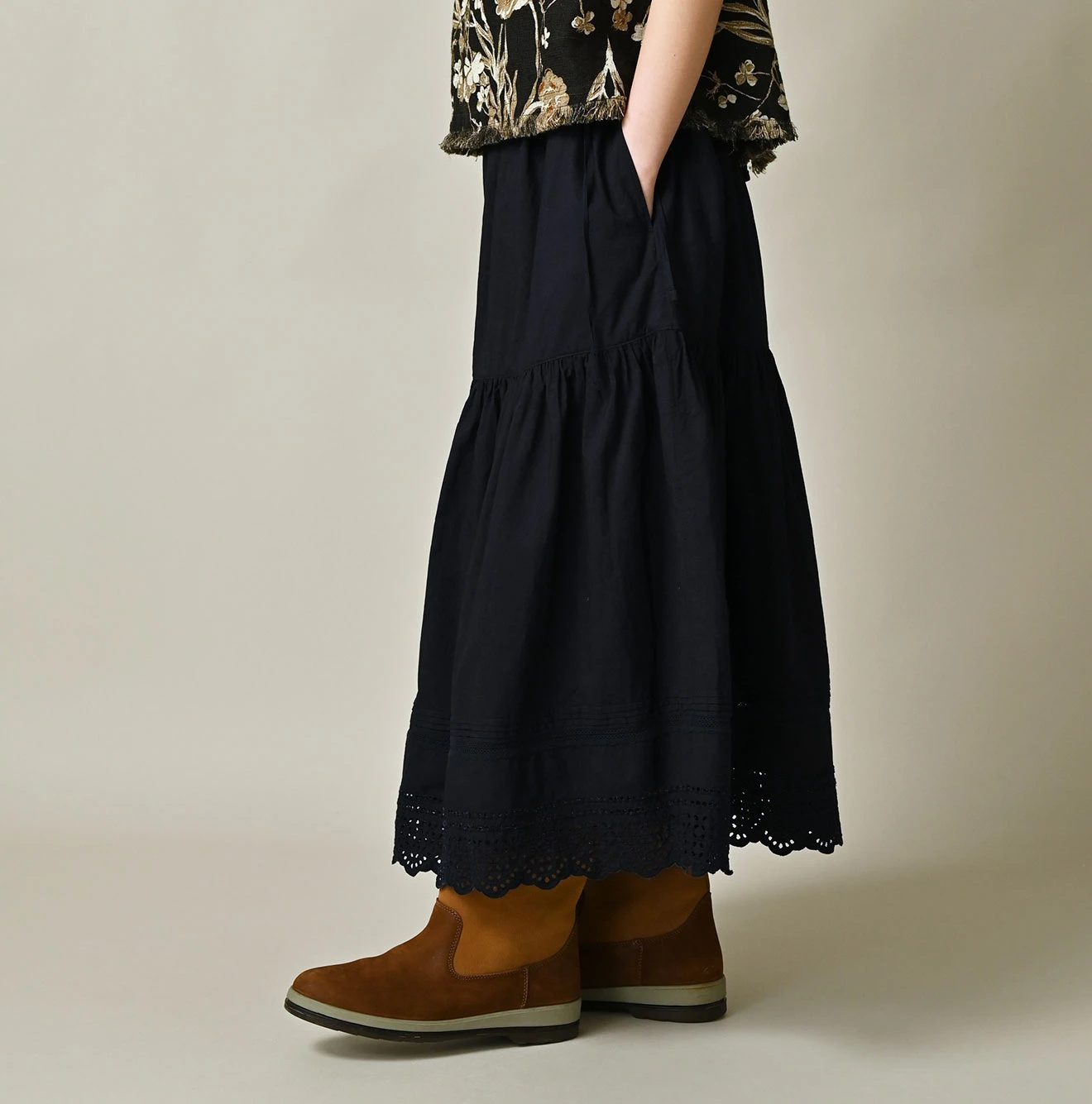 45R(フォーティファイブアール) |バチストカットワークのスカート（インディゴ）