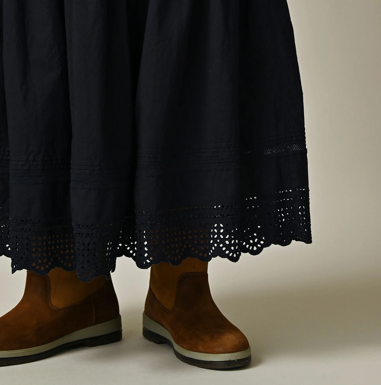 45R(フォーティファイブアール) |バチストカットワークのスカート（インディゴ）