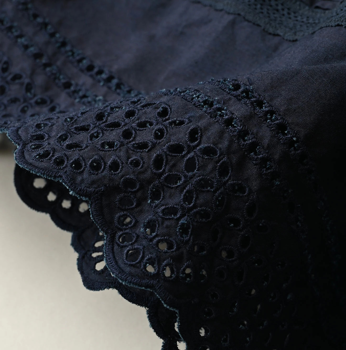 45R(フォーティファイブアール) |バチストカットワークのスカート（インディゴ）