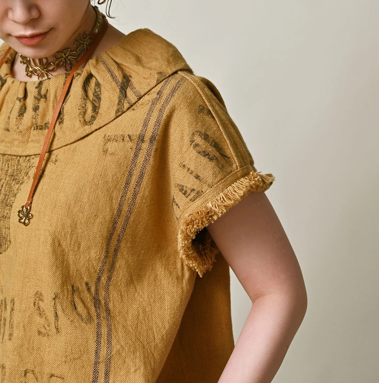 45R(フォーティファイブアール) |インドリネンサックのフリンジノースリーブトップ