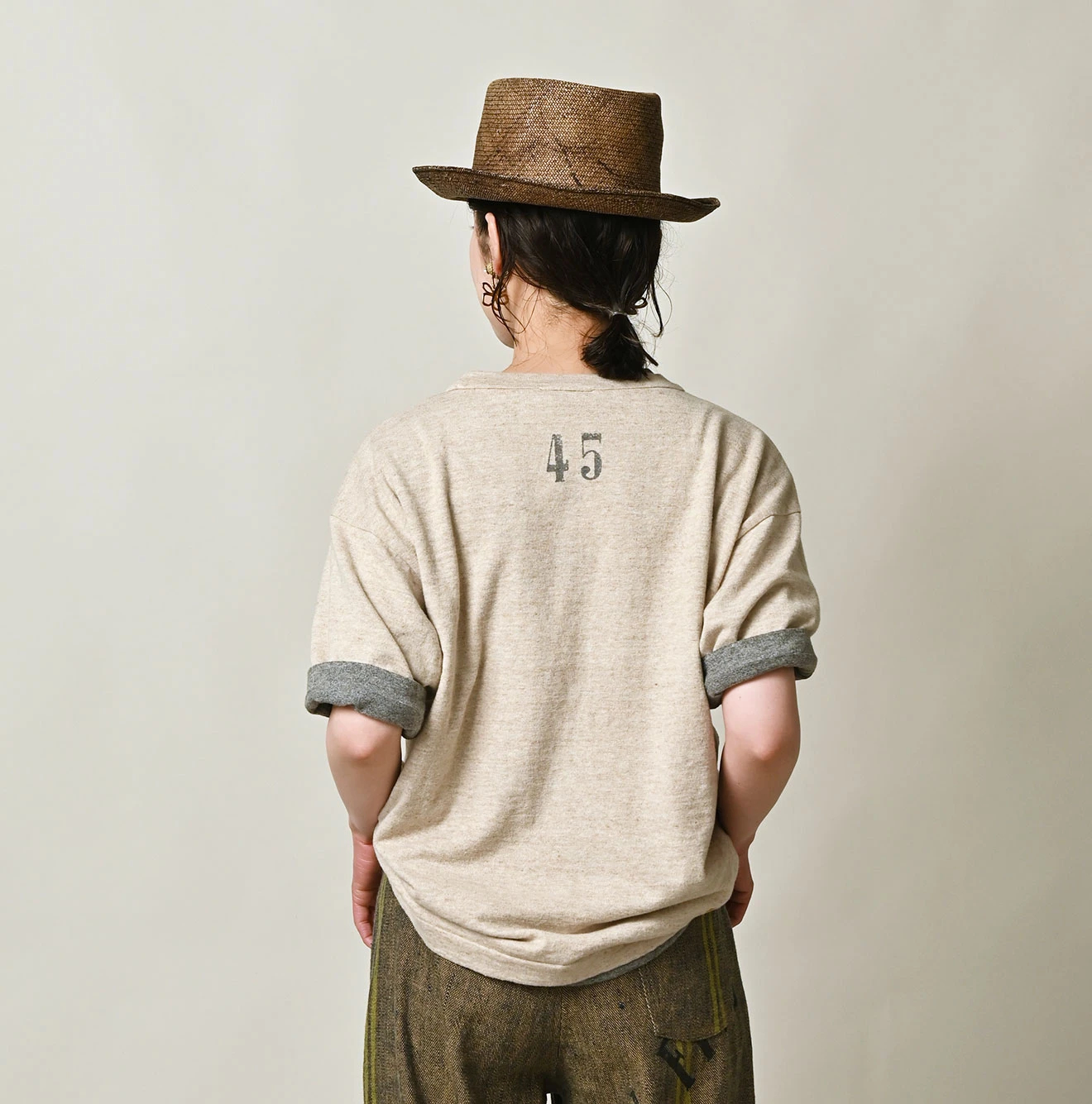 45R(フォーティファイブアール) |ニットソーサックロゴプリントの908Tシャツ