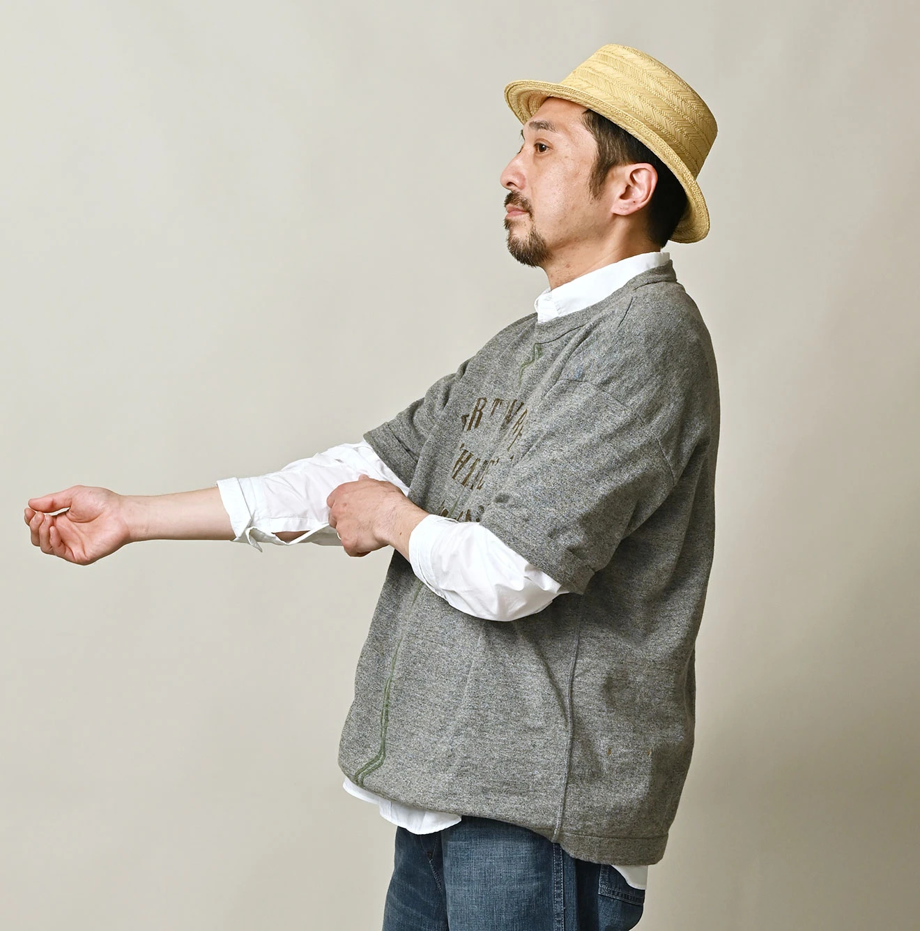 45R(フォーティファイブアール) |ニットソーサックロゴプリントの908Tシャツ