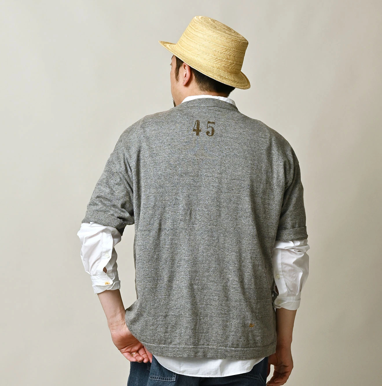 45R(フォーティファイブアール) |ニットソーサックロゴプリントの908Tシャツ