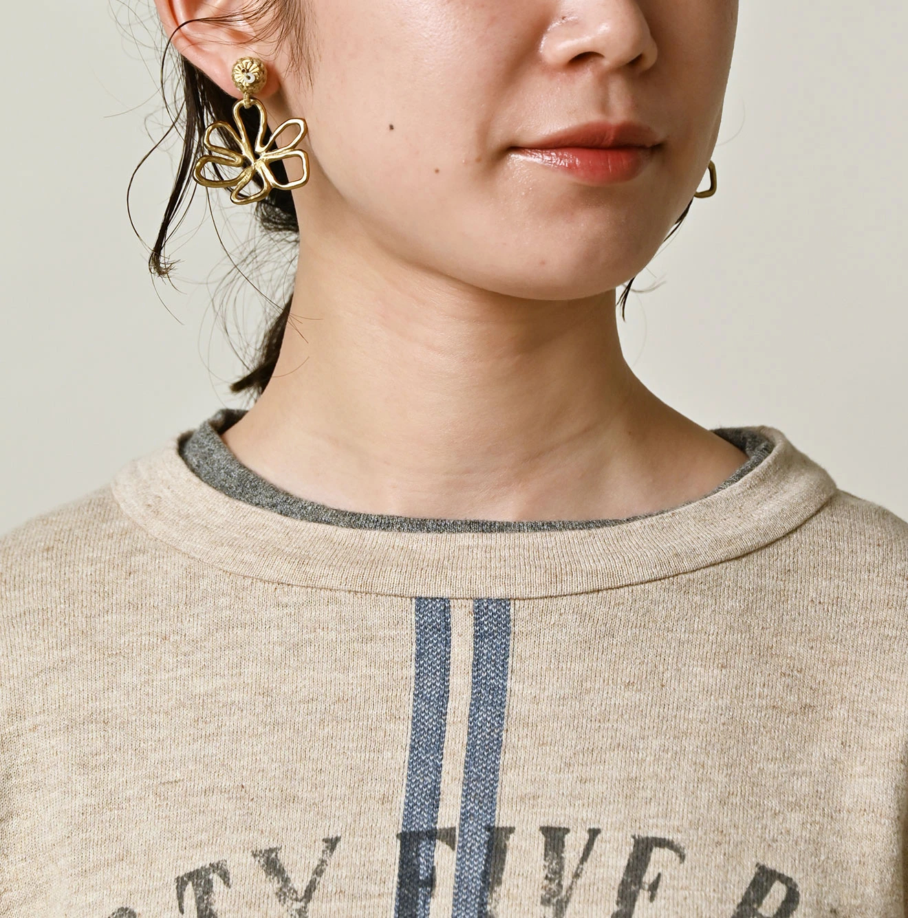 45R(フォーティファイブアール) |ニットソーサックロゴプリントの908Tシャツ