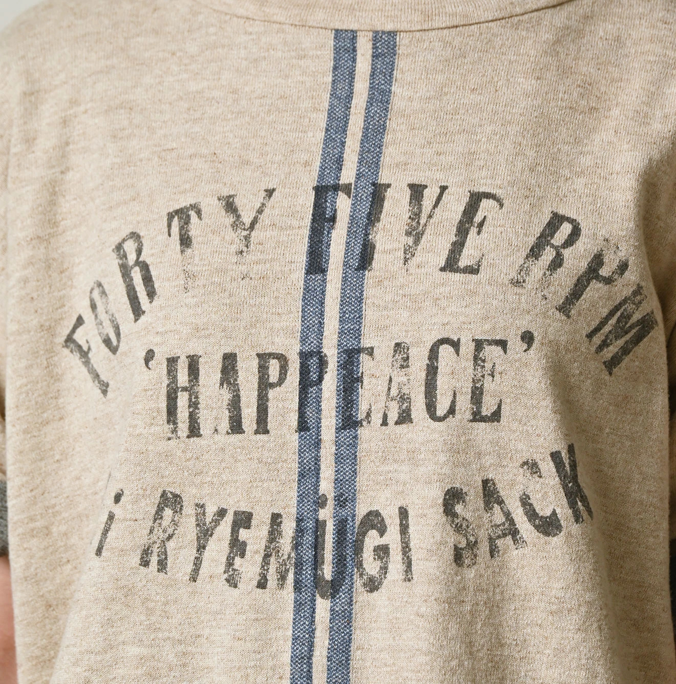 45R(フォーティファイブアール) |ニットソーサックロゴプリントの908Tシャツ