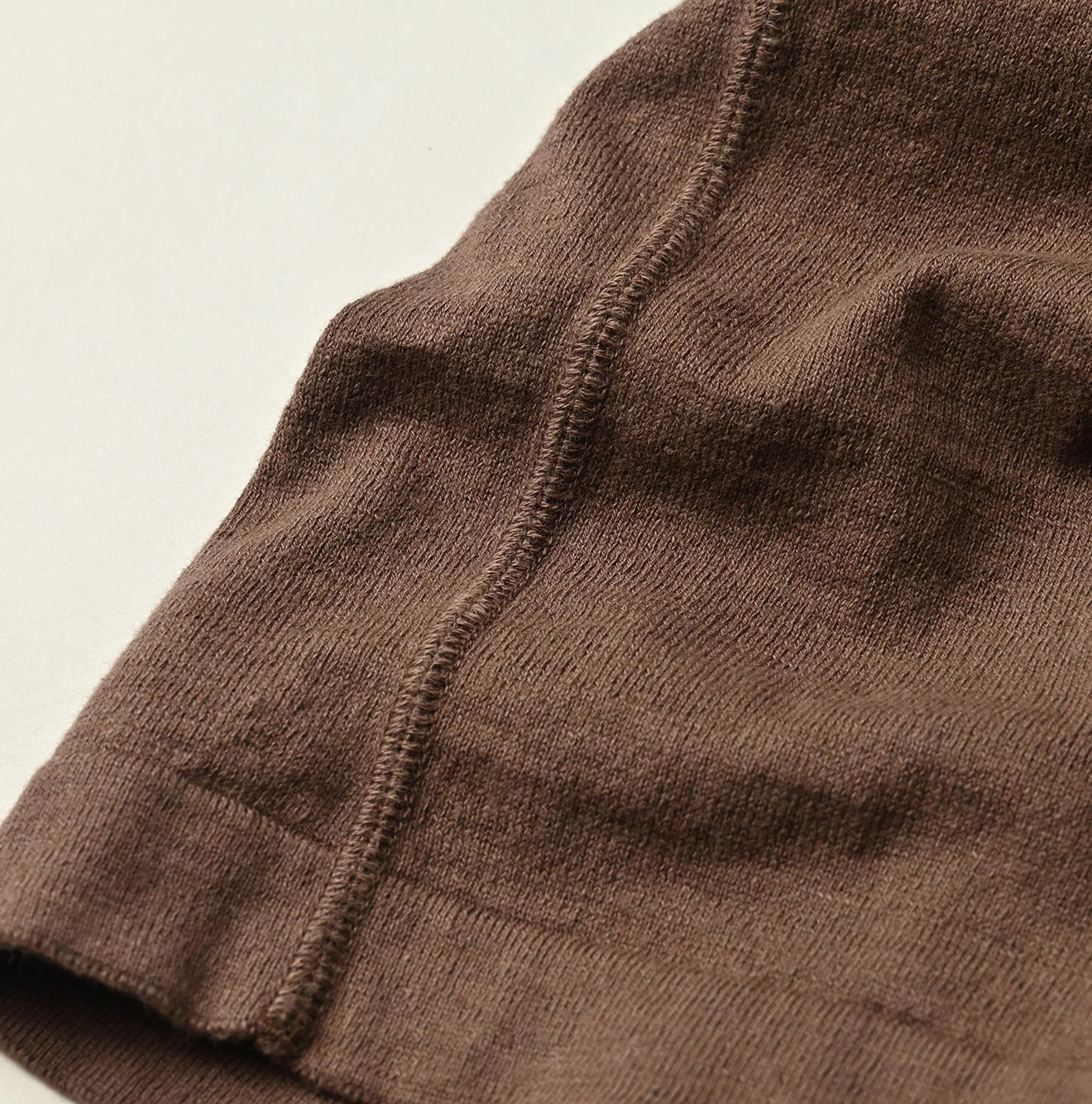 45R(フォーティファイブアール) |ニットソーサックロゴプリントの908Tシャツ