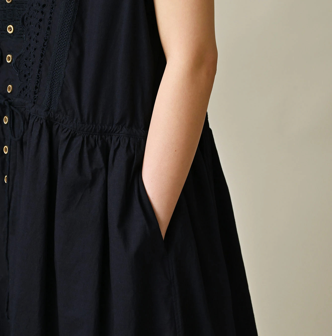 45R(フォーティファイブアール) |バチストカットワークのドレス（インディゴ）