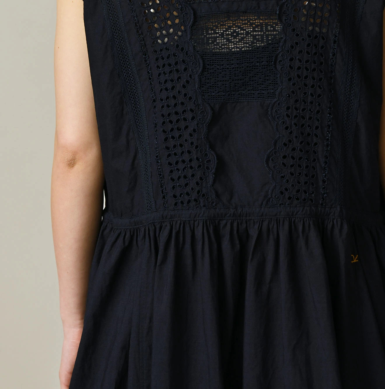 45R(フォーティファイブアール) |バチストカットワークのドレス（インディゴ）