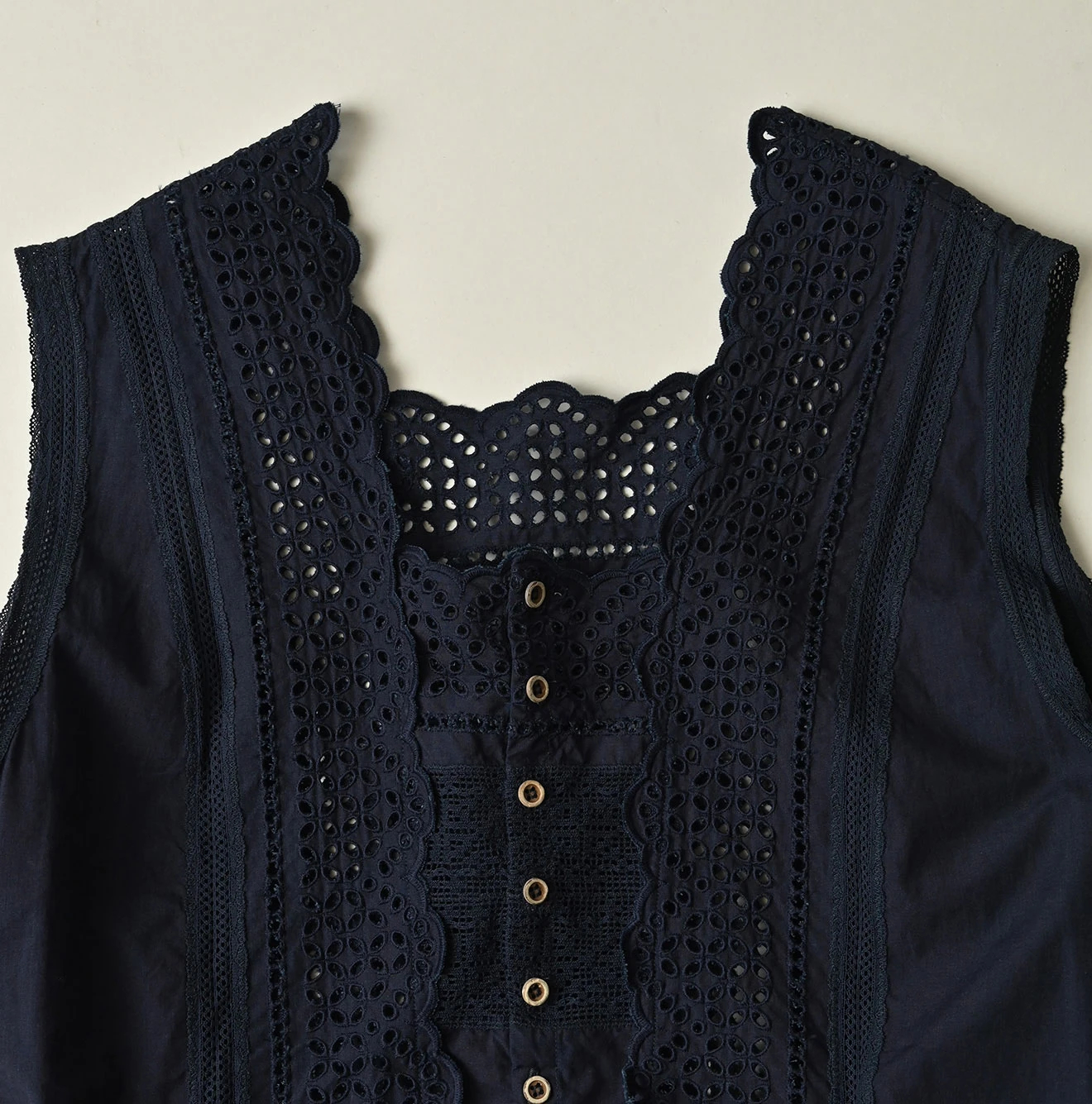 45R(フォーティファイブアール) |バチストカットワークのドレス（インディゴ）