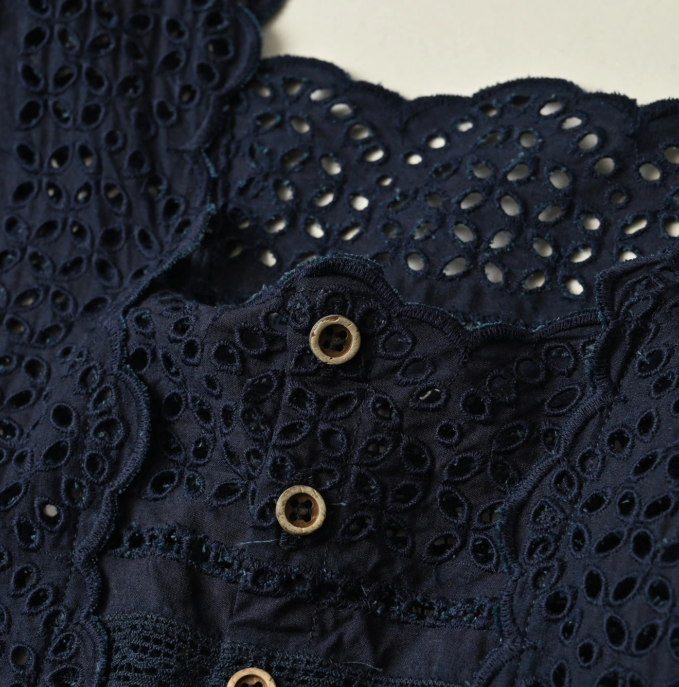 45R(フォーティファイブアール) |バチストカットワークのドレス（インディゴ）