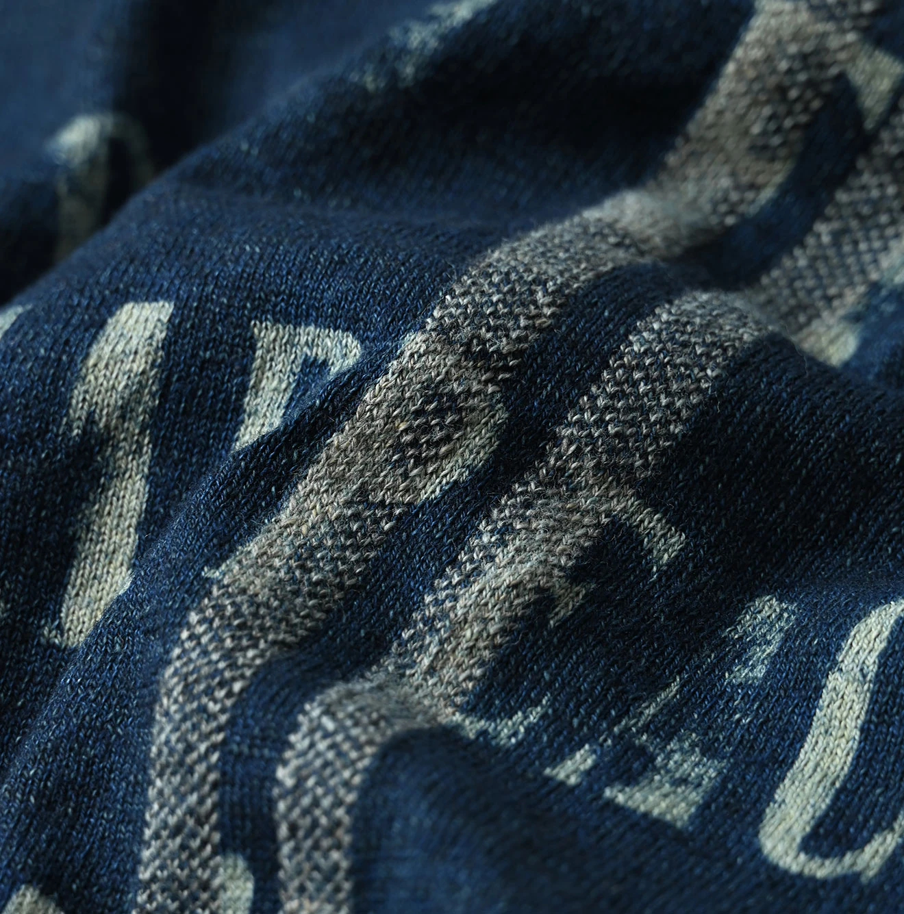 45R(フォーティファイブアール) |サックロゴプリントニットソーの908Tシャツ（インディゴ）