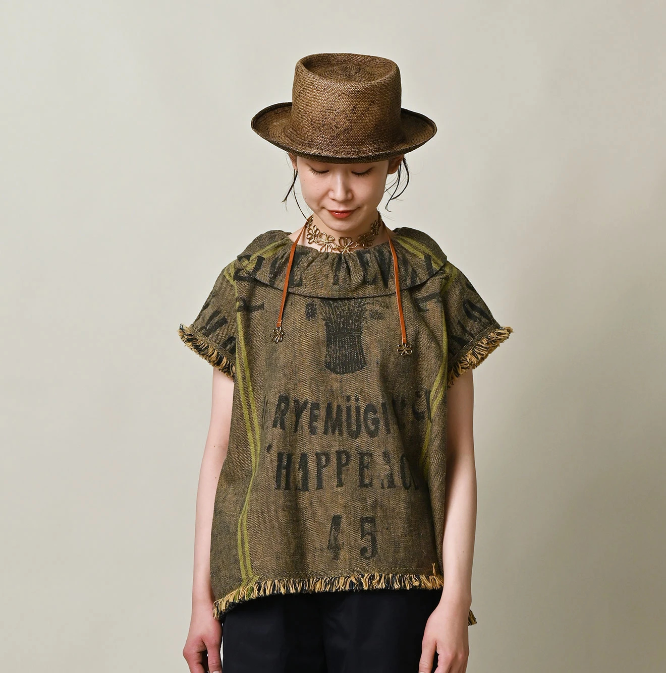 45R(フォーティファイブアール) |インドリネンサックのフリンジノースリーブトップ（藍）