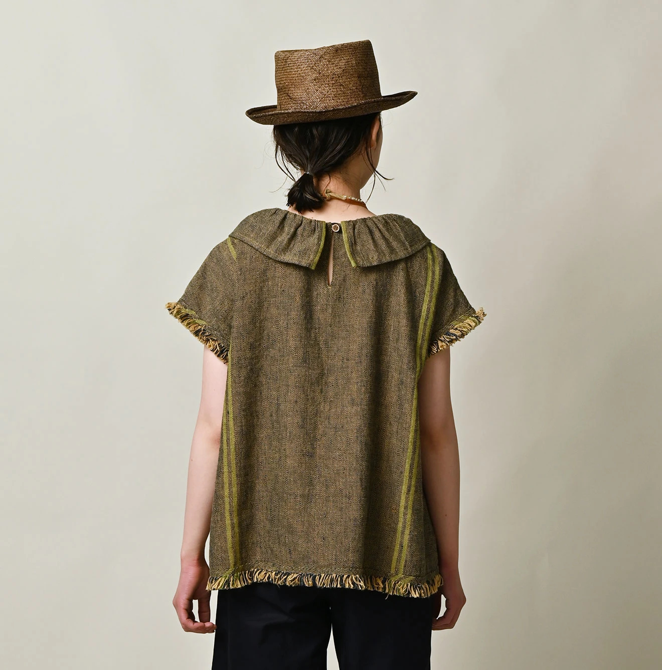 45R(フォーティファイブアール) |インドリネンサックのフリンジノースリーブトップ（藍）