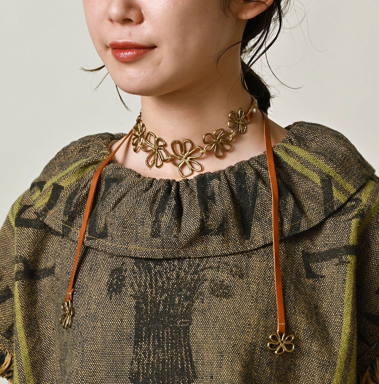 45R(フォーティファイブアール) |インドリネンサックのフリンジノースリーブトップ（藍）