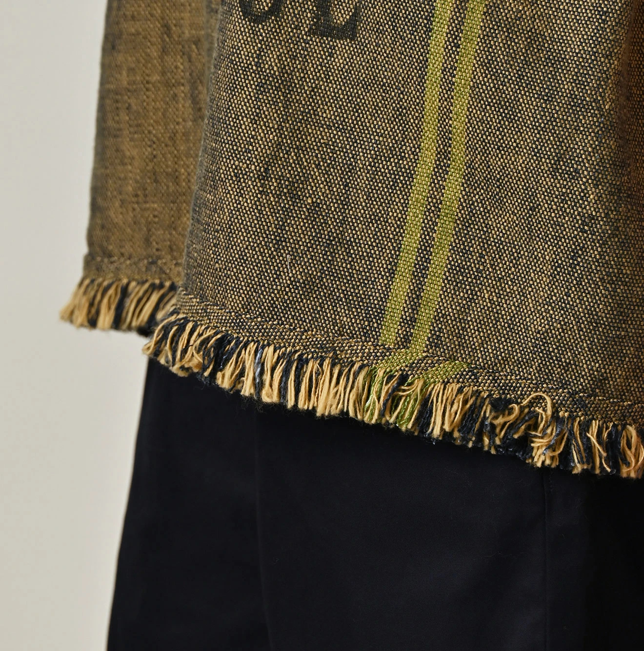 45R(フォーティファイブアール) |インドリネンサックのフリンジノースリーブトップ（藍）