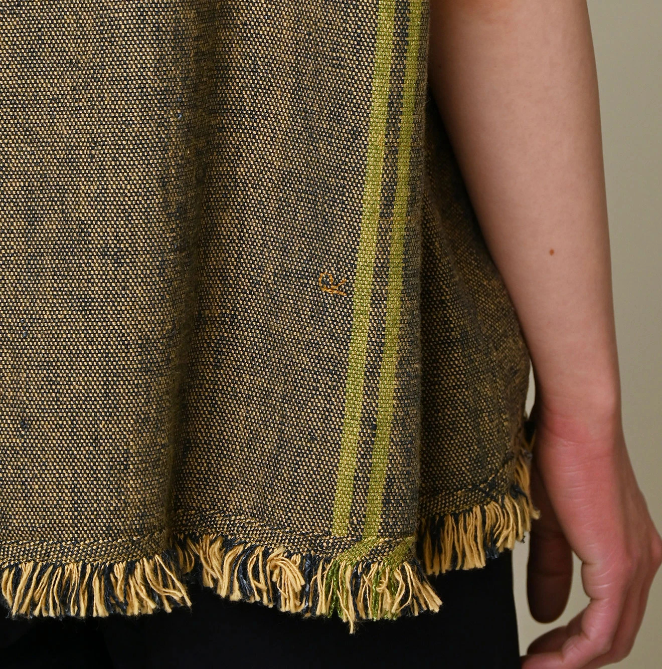 45R(フォーティファイブアール) |インドリネンサックのフリンジノースリーブトップ（藍）