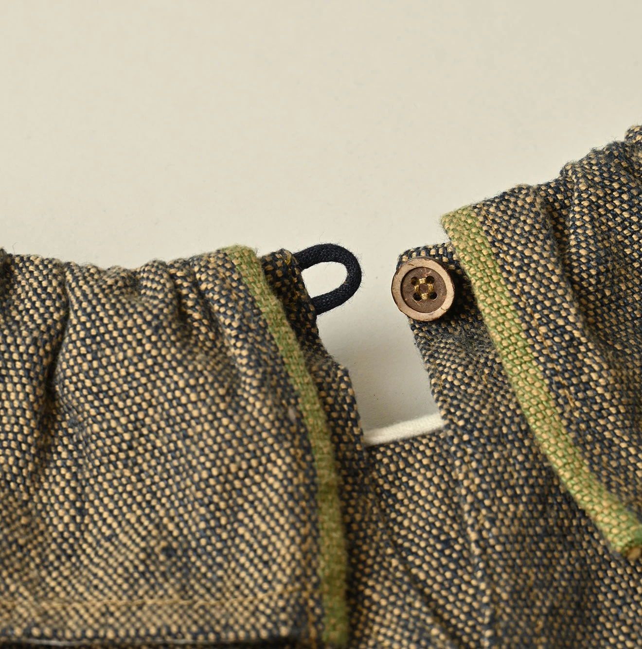 45R(フォーティファイブアール) |インドリネンサックのフリンジノースリーブトップ（藍）