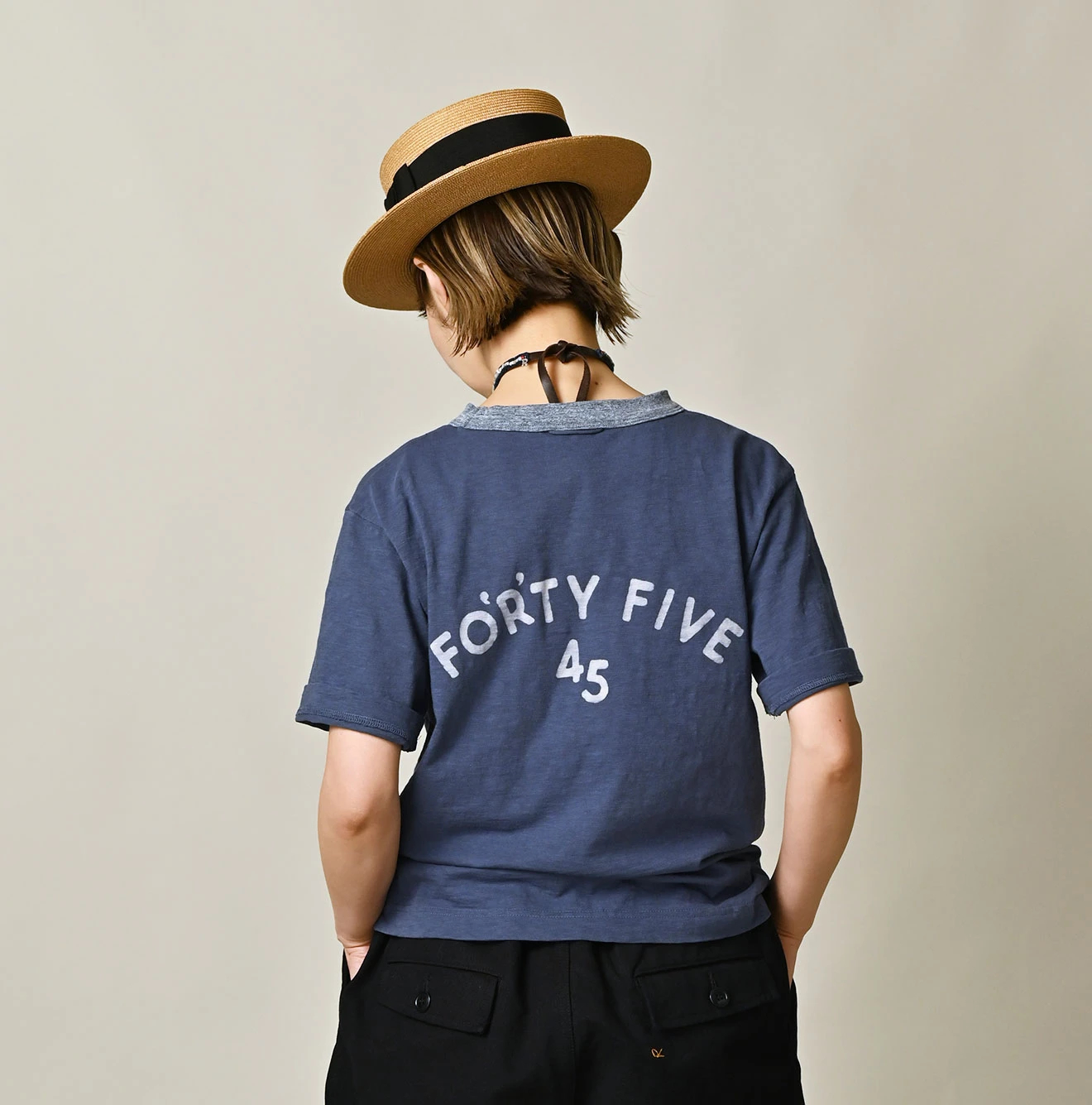 45R(フォーティファイブアール) |クレリックアーチロゴプリントの908Tシャツ