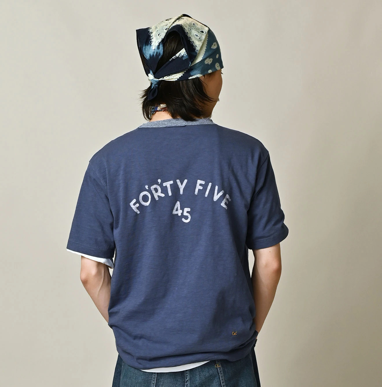 45R(フォーティファイブアール) |クレリックアーチロゴプリントの908Tシャツ