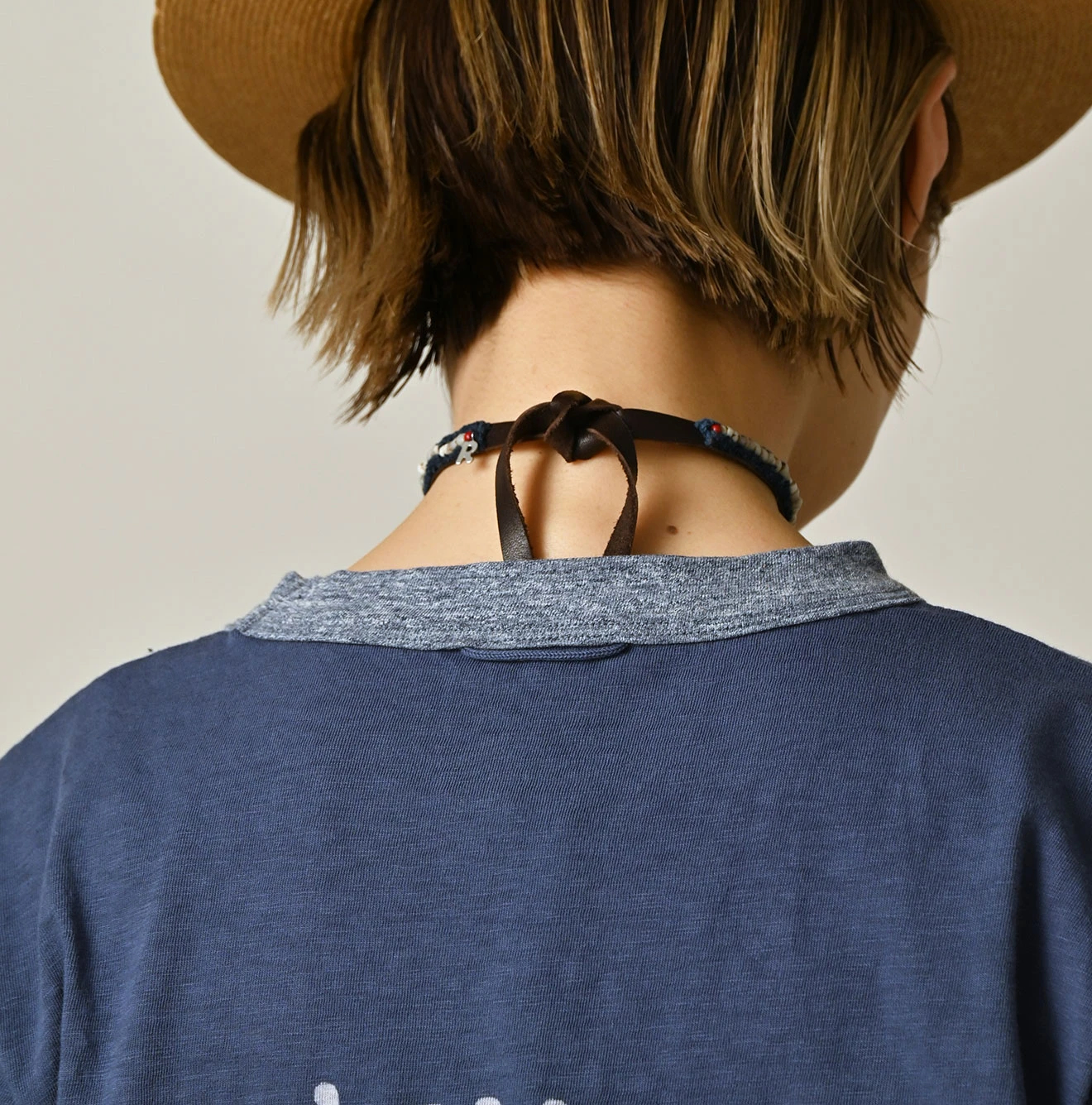 45R(フォーティファイブアール) |クレリックアーチロゴプリントの908Tシャツ