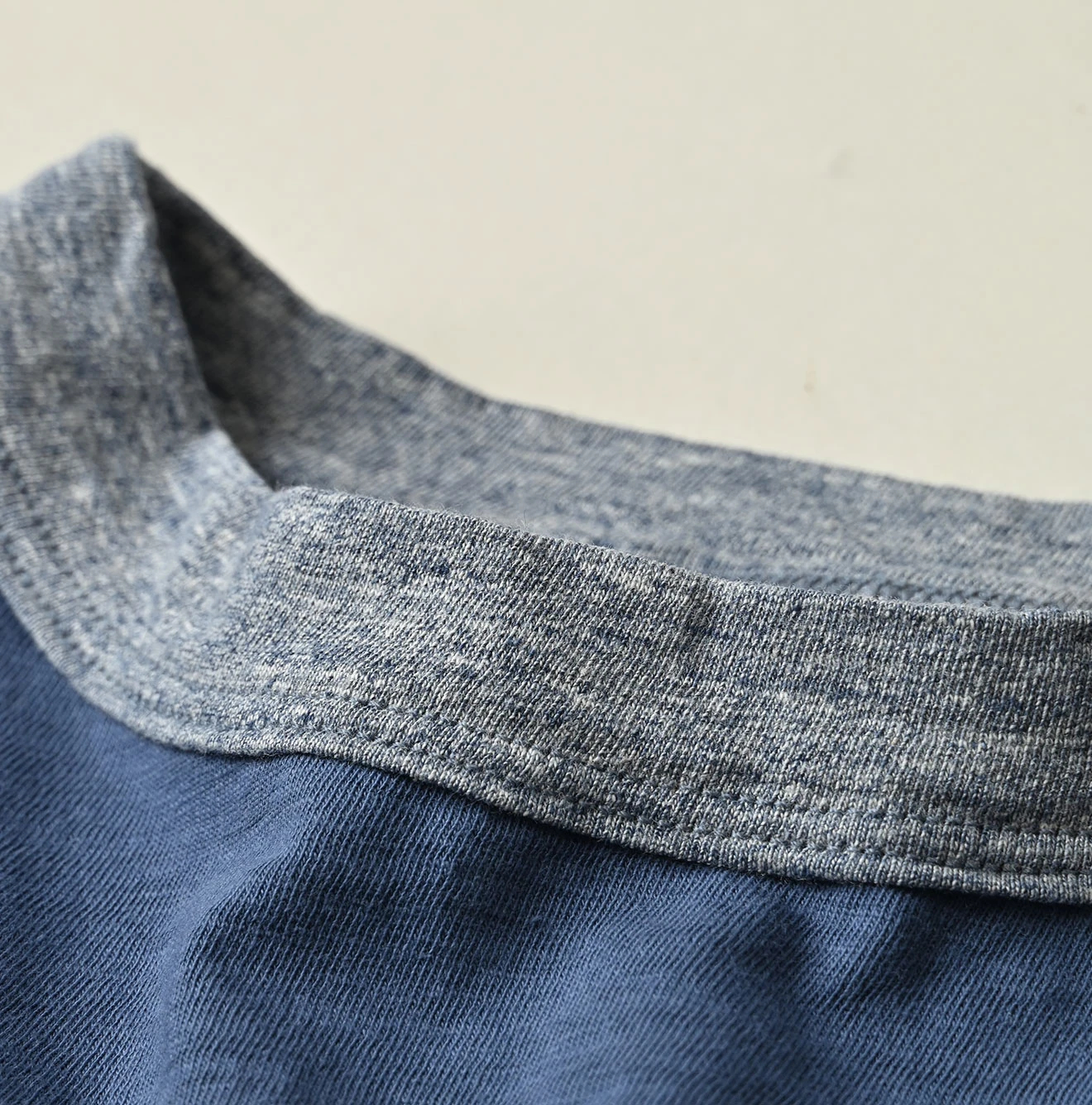 45R(フォーティファイブアール) |クレリックアーチロゴプリントの908Tシャツ