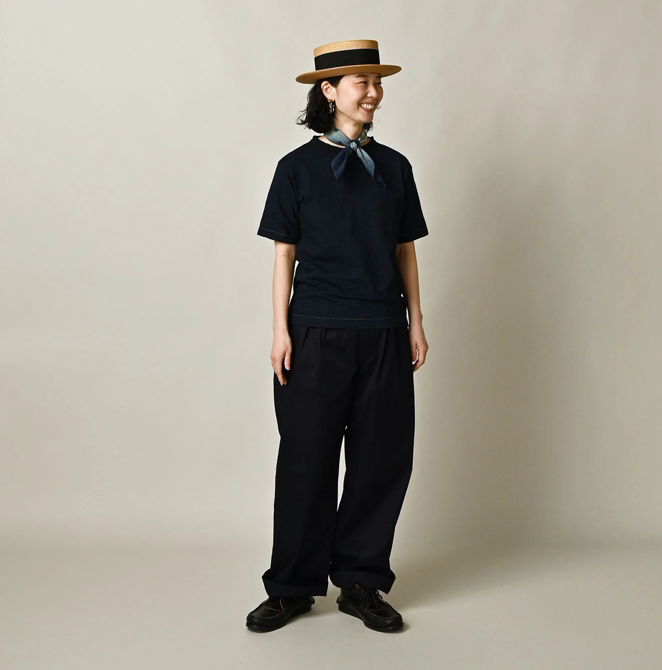 45R(フォーティファイブアール) |クレリックアーチロゴプリントの908Tシャツ（インディゴ）