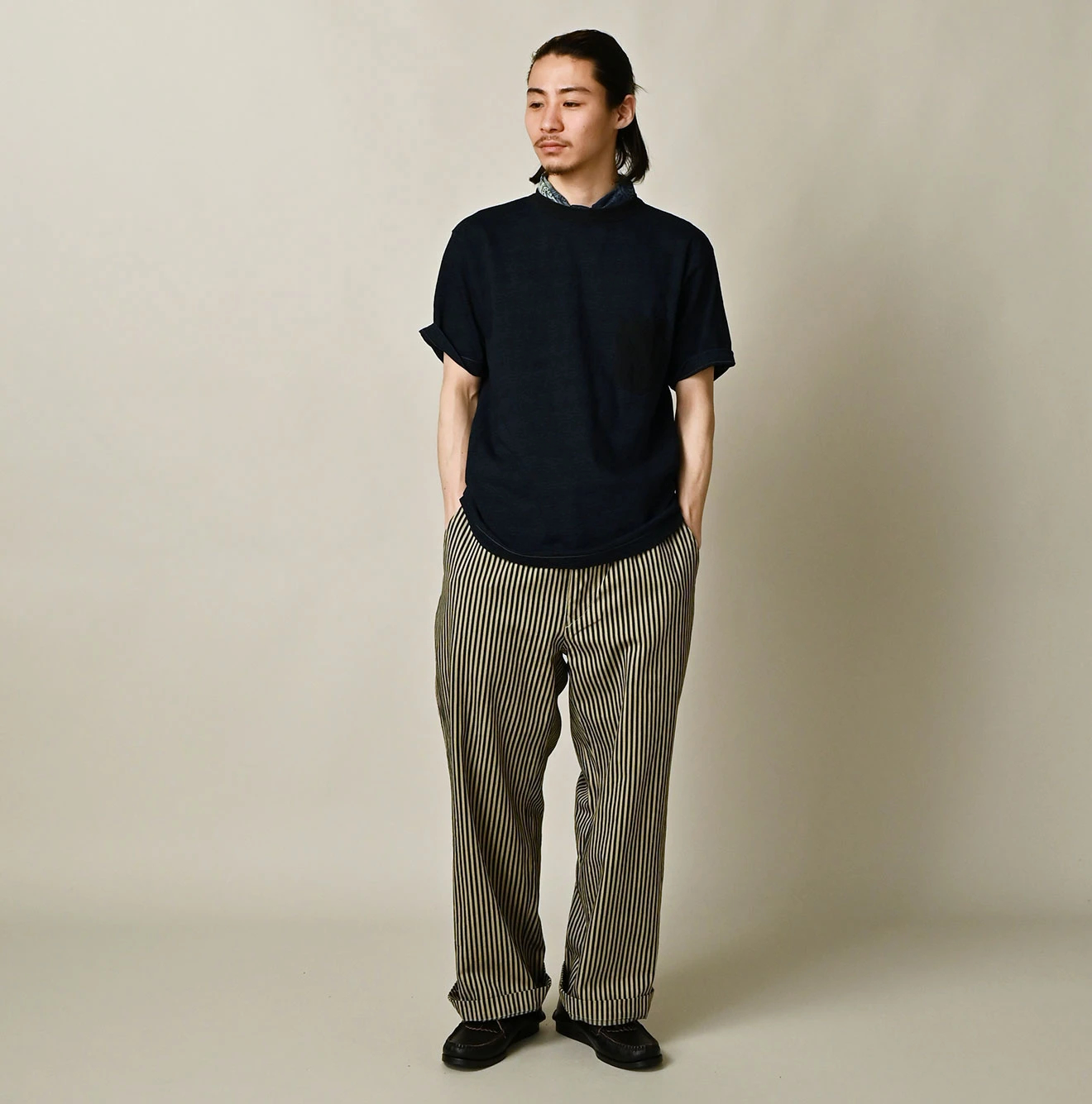 45R(フォーティファイブアール) |クレリックアーチロゴプリントの908Tシャツ（インディゴ）