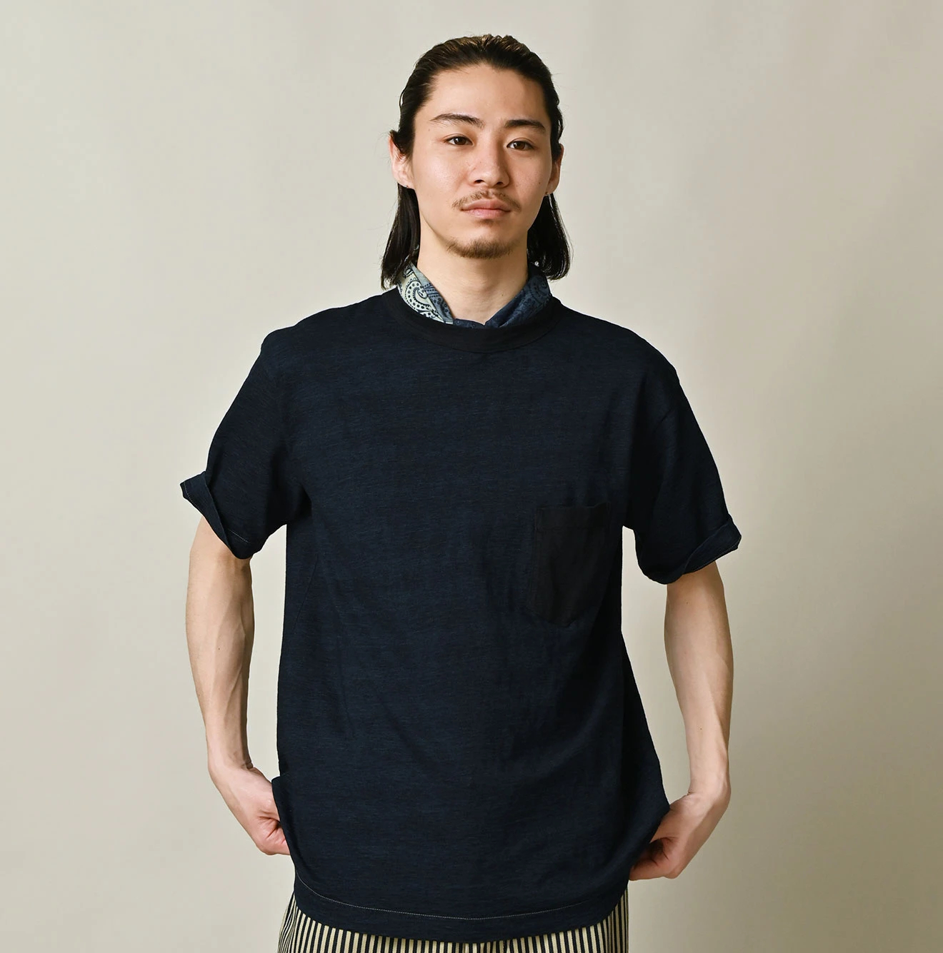 45R(フォーティファイブアール) |クレリックアーチロゴプリントの908Tシャツ（インディゴ）